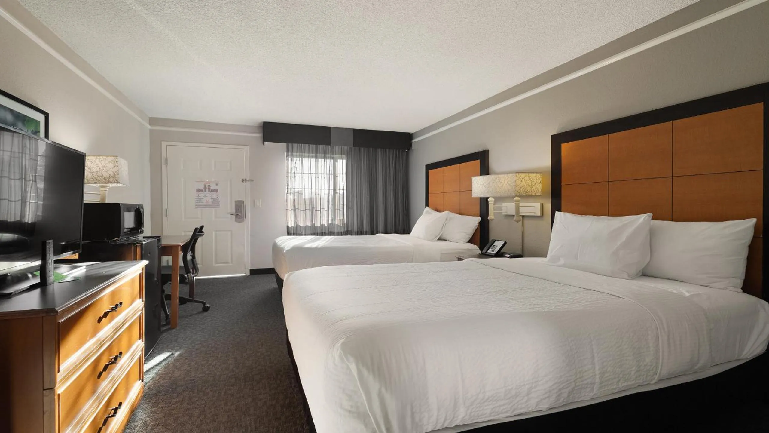 Deluxe Double Room with Two Double Beds in Howard Johnson by Wyndham Sacramento Downtown