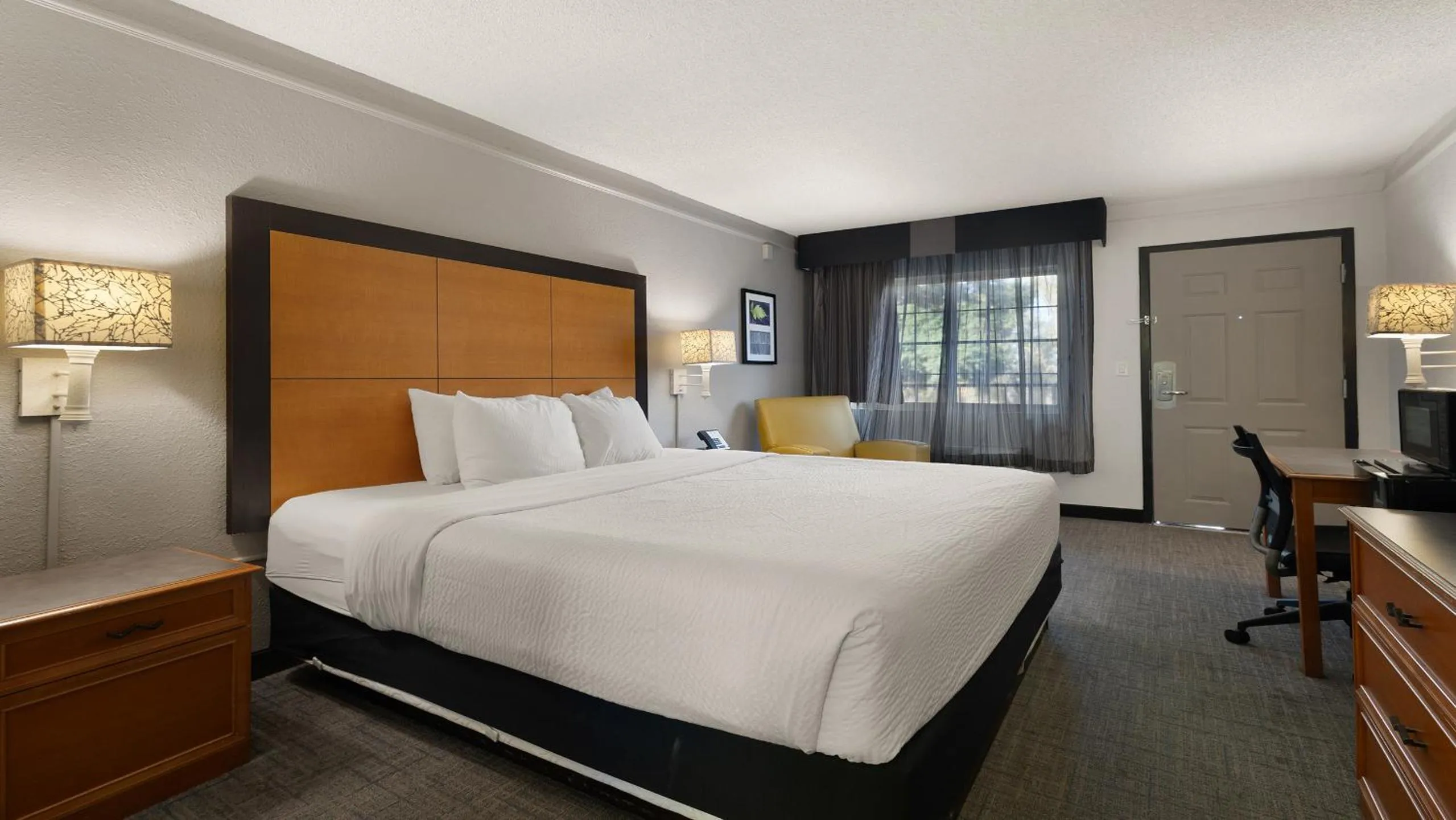Executive King Room in Howard Johnson by Wyndham Sacramento Downtown