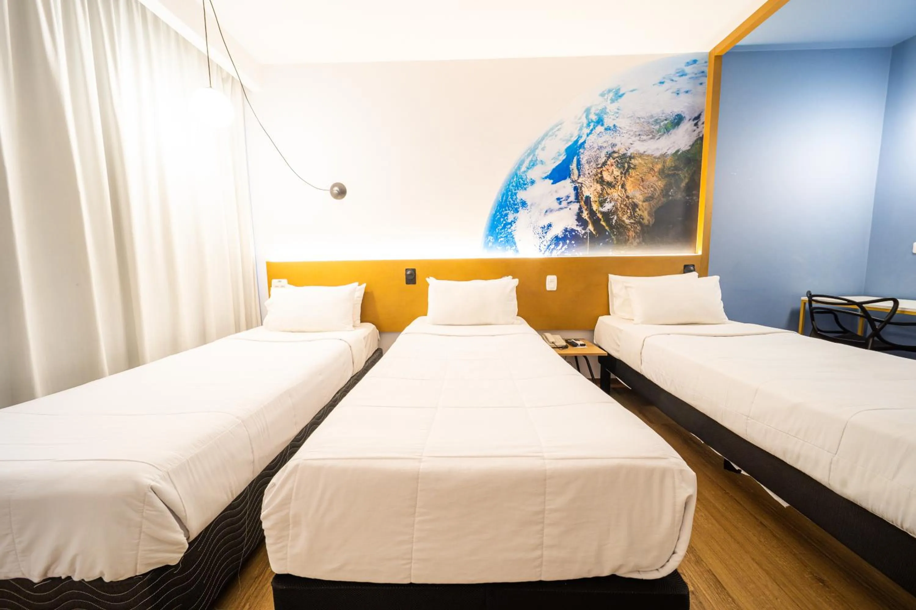 Standard Triple Room with Three Single Beds in Hotel Euro Suite Curitiba Batel By Nacional Inn