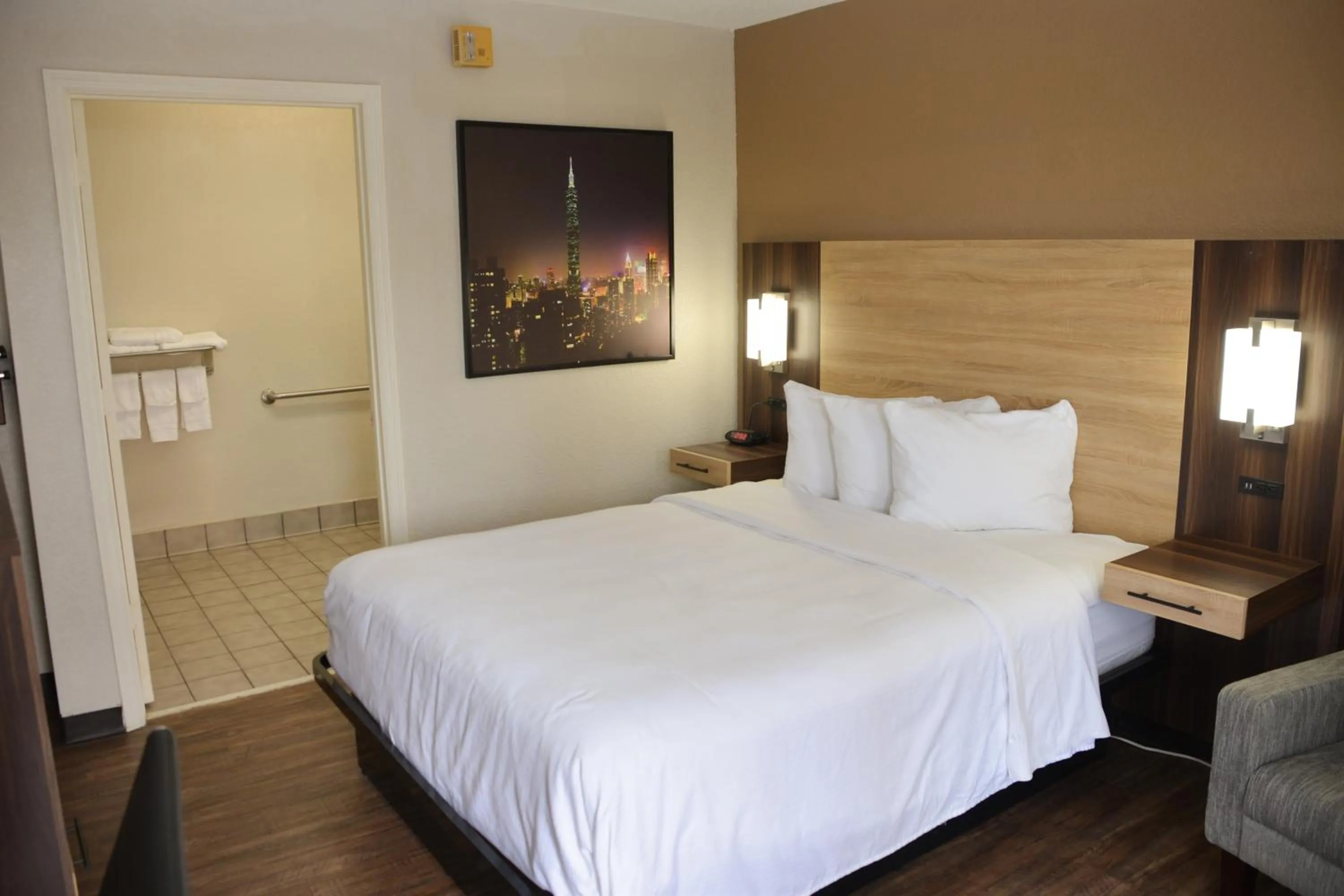 Queen Room - Mobility Access/Non-Smoking in Baymont by Wyndham Santee