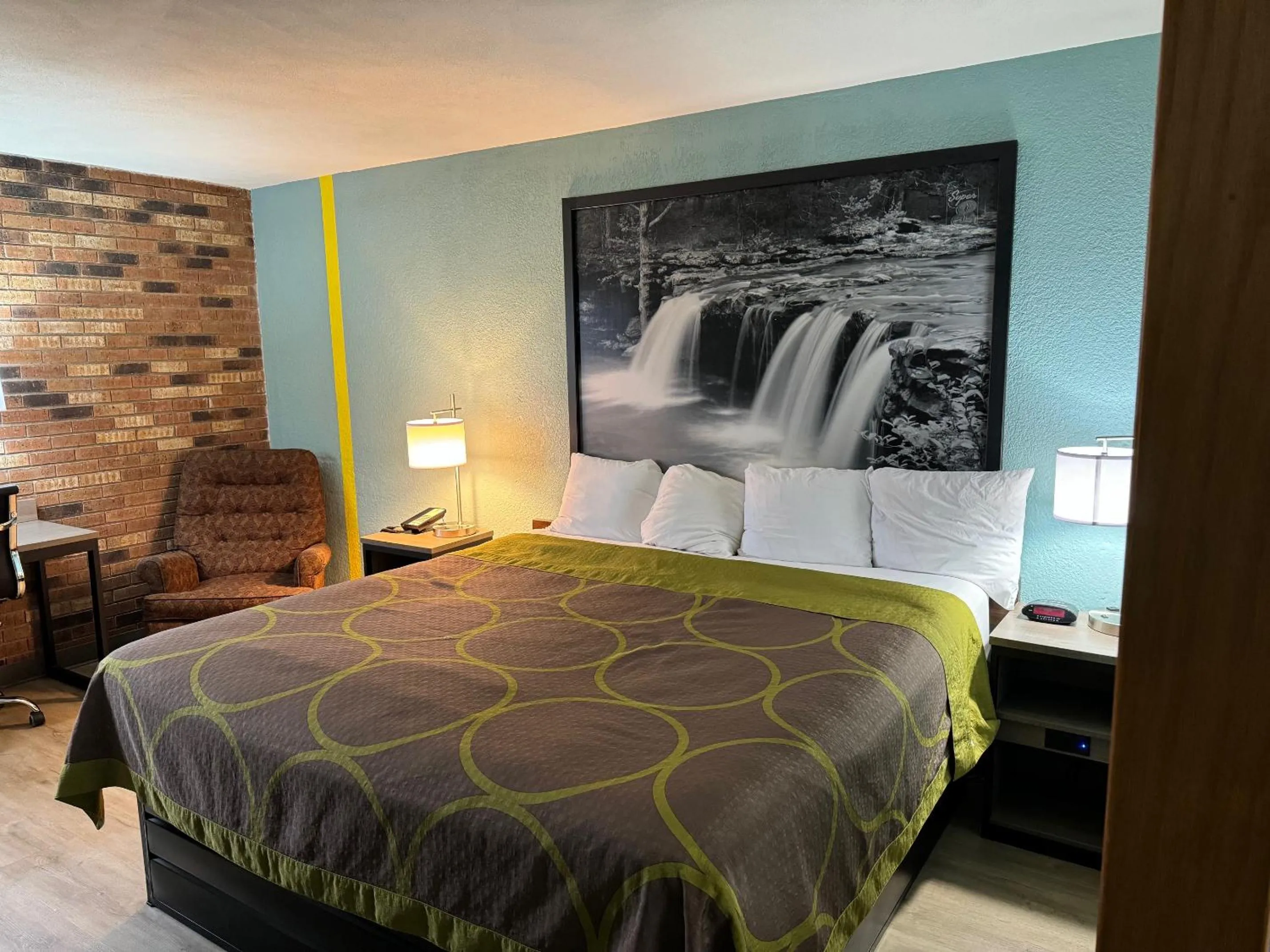 Double Room with Two Double Beds - Smoking in Super 8 by Wyndham Blytheville