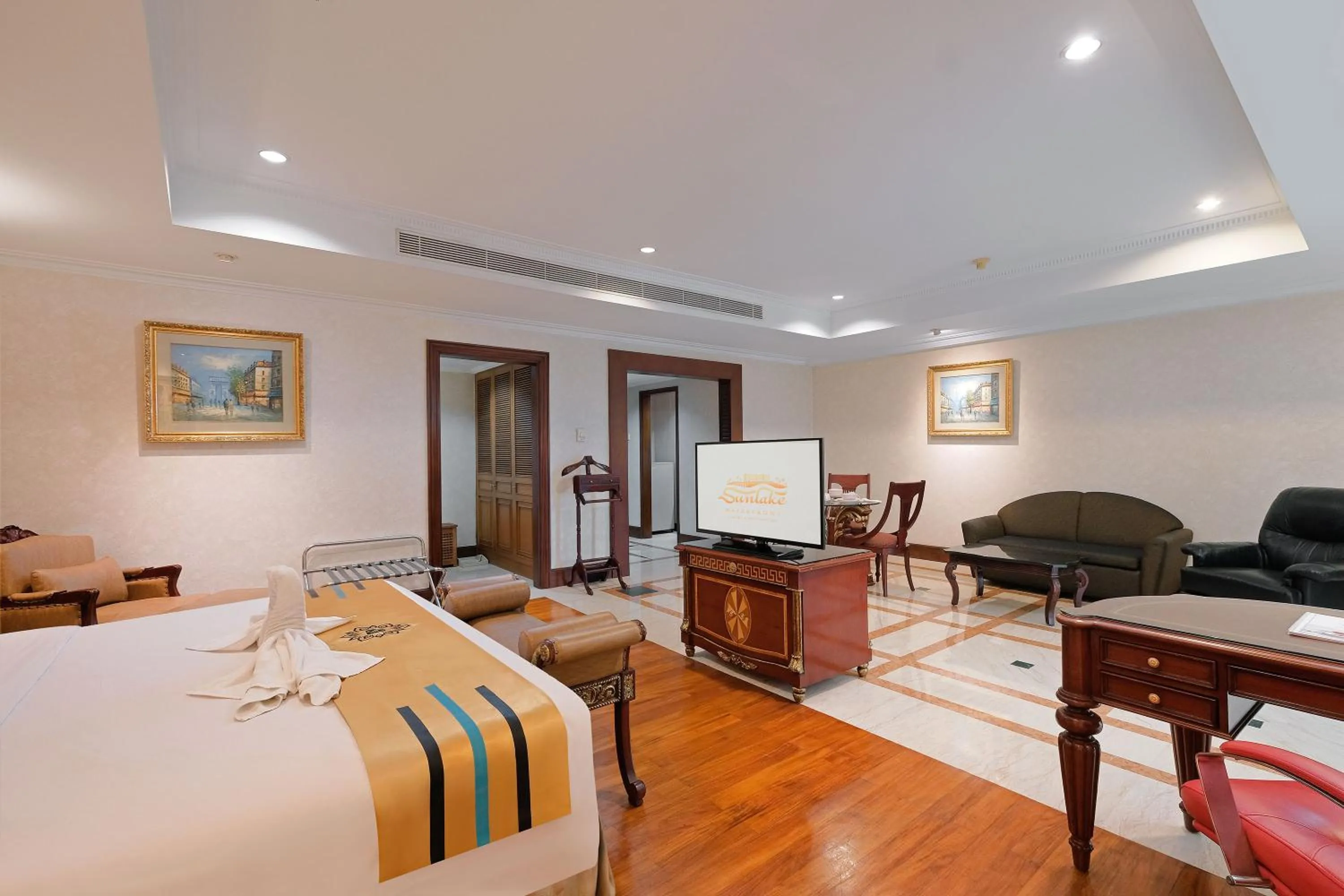 Royal Suite in Sunlake Waterfront Resort & Convention