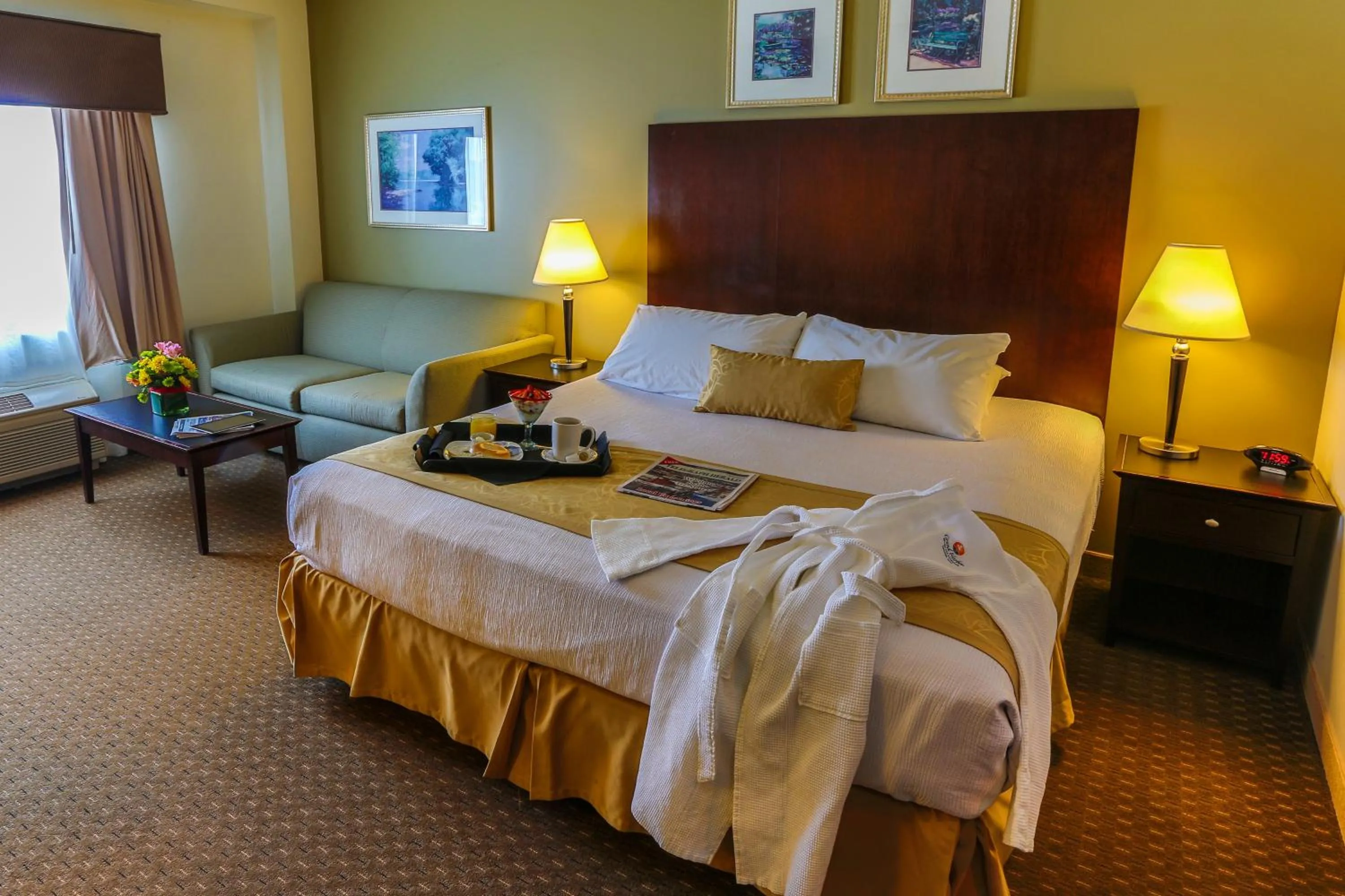 King Room with Sofa Bed in Grand Harbor Resort and Waterpark