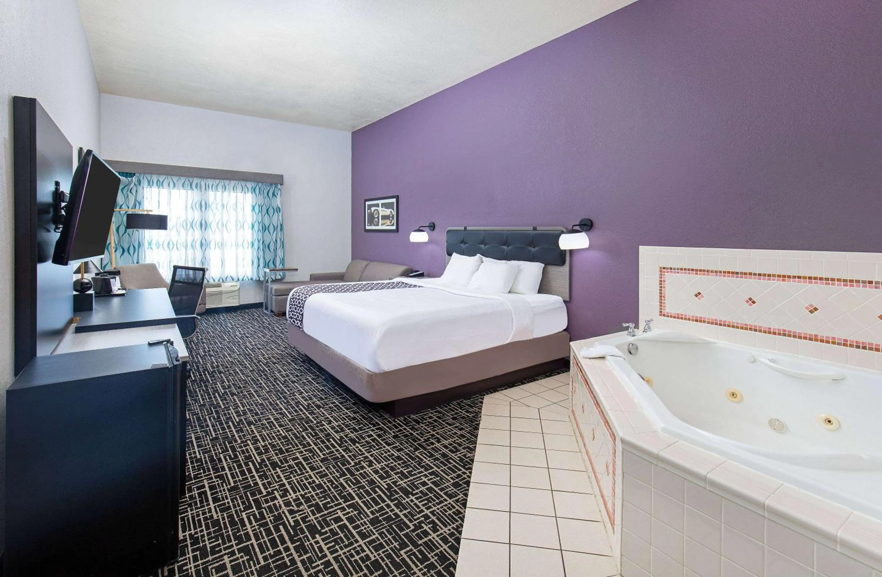Deluxe King Room - Non-Smoking in La Quinta by Wyndham Bowling Green