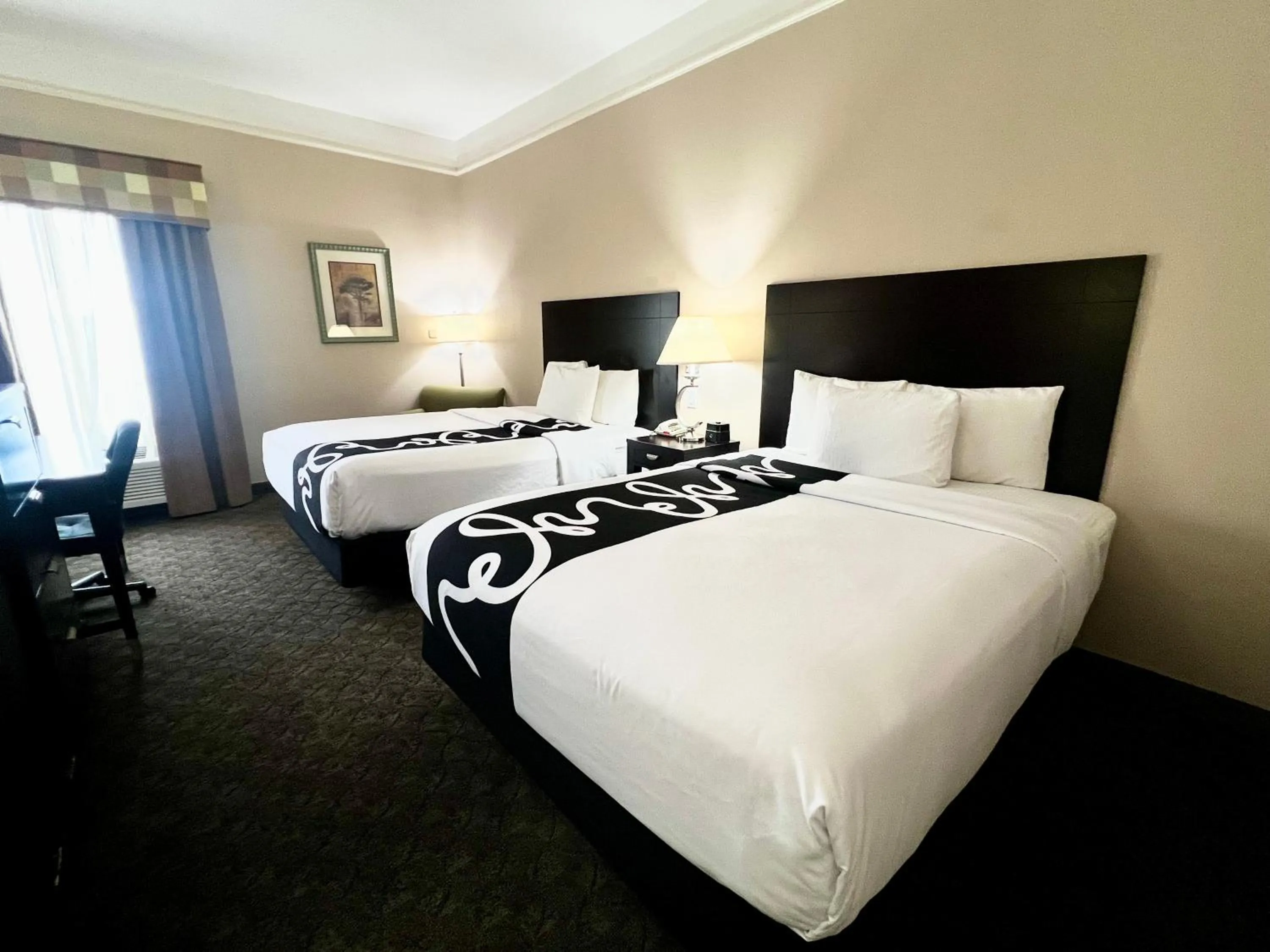 Deluxe Queen Room with Two Queen Beds in La Quinta Inn & Suites by Wyndham Pharr RGV Medical Center