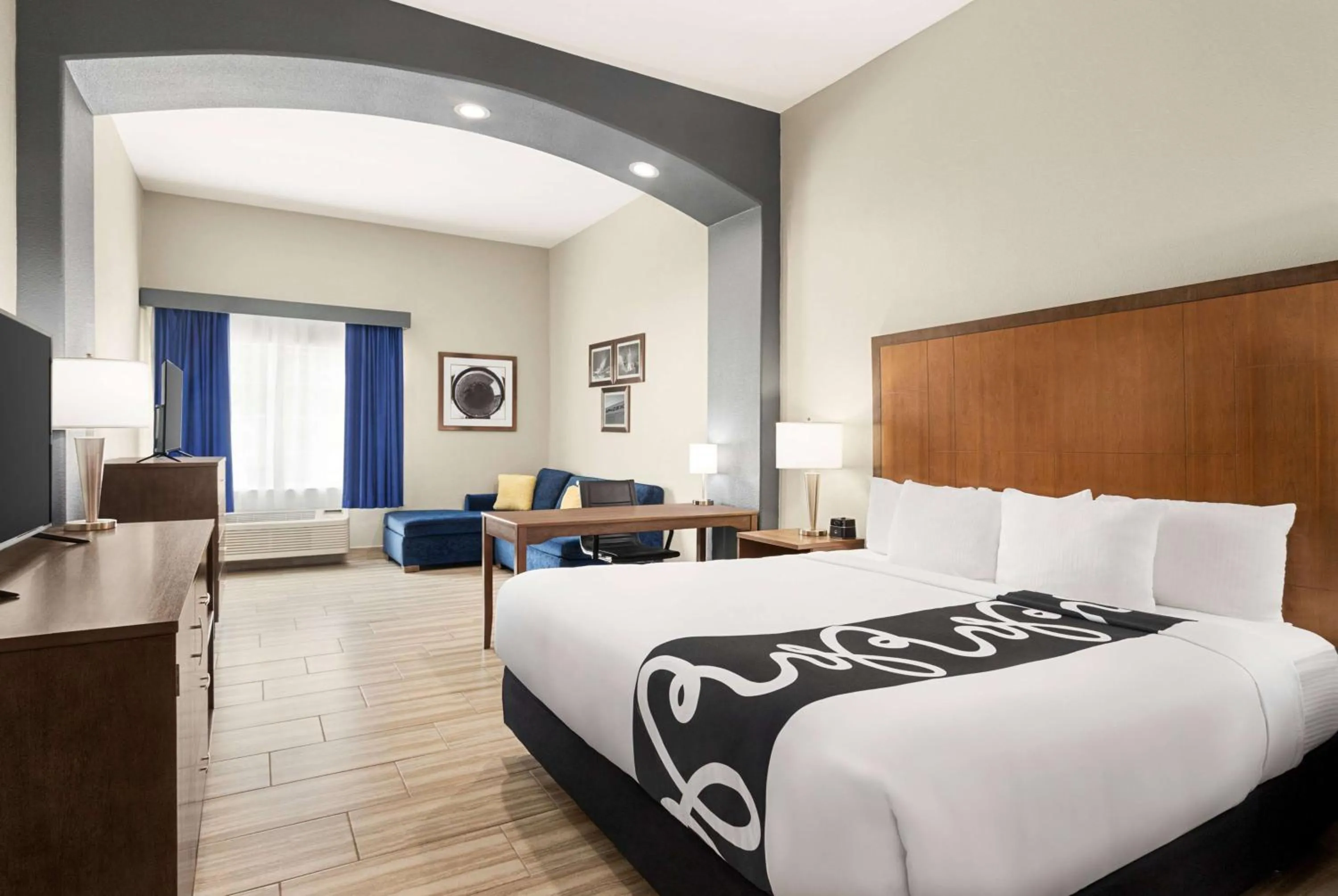 Executive King Room in La Quinta by Wyndham Brownsville North