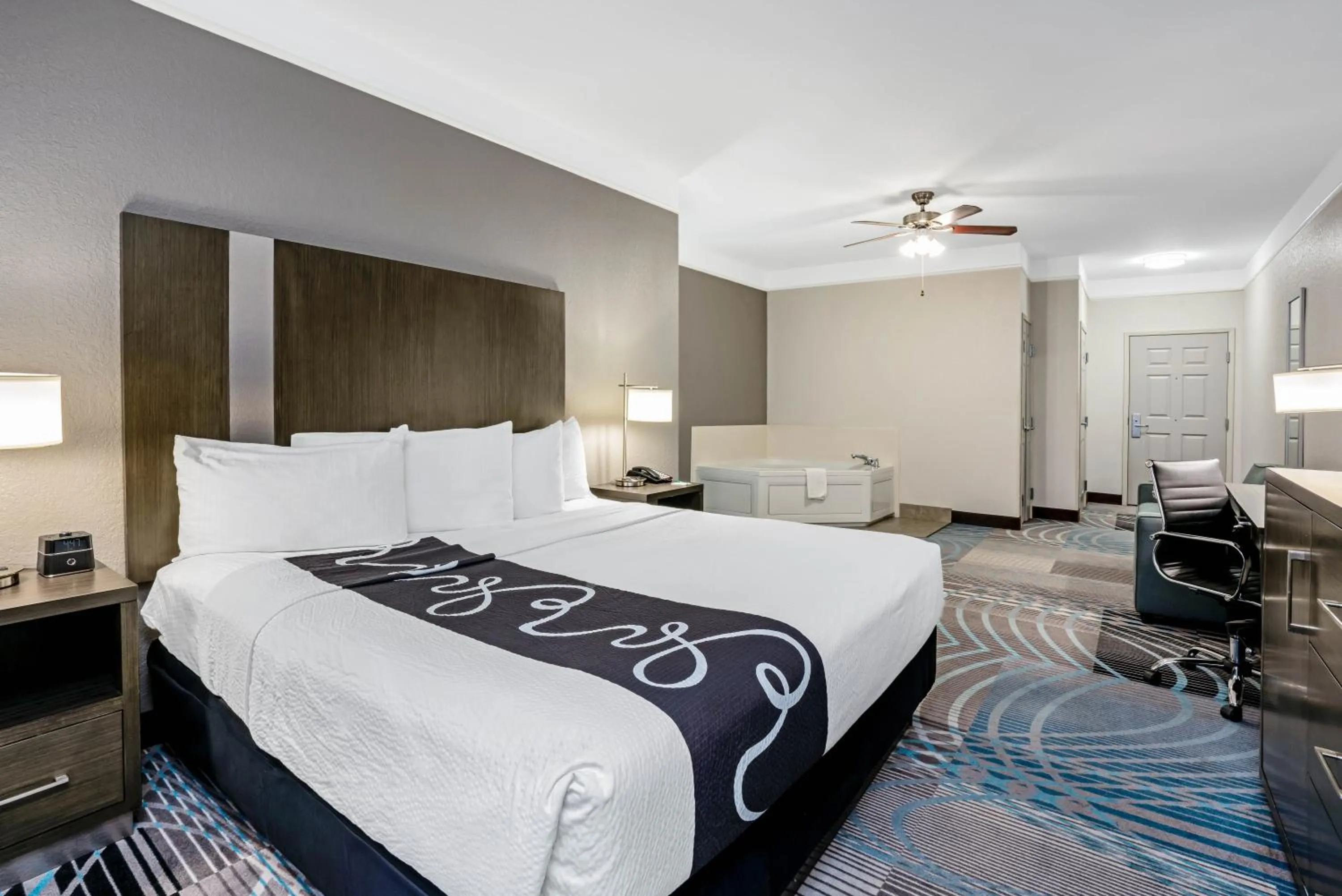 Jacuzzi King Suite - Non-Smoking in La Quinta by Wyndham Conroe