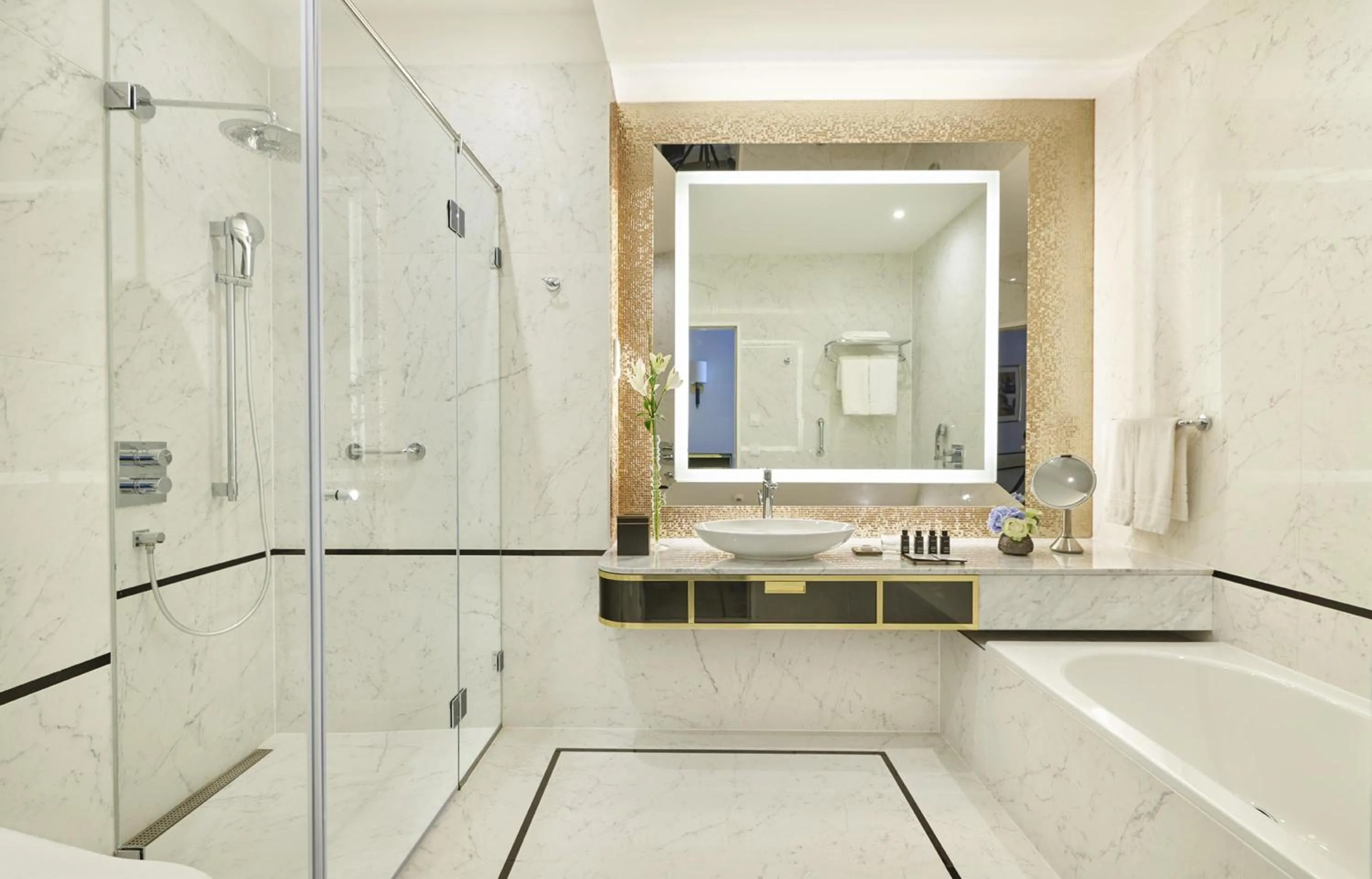 Deluxe King Room in Párisi Udvar Hotel Budapest, part of Hyatt