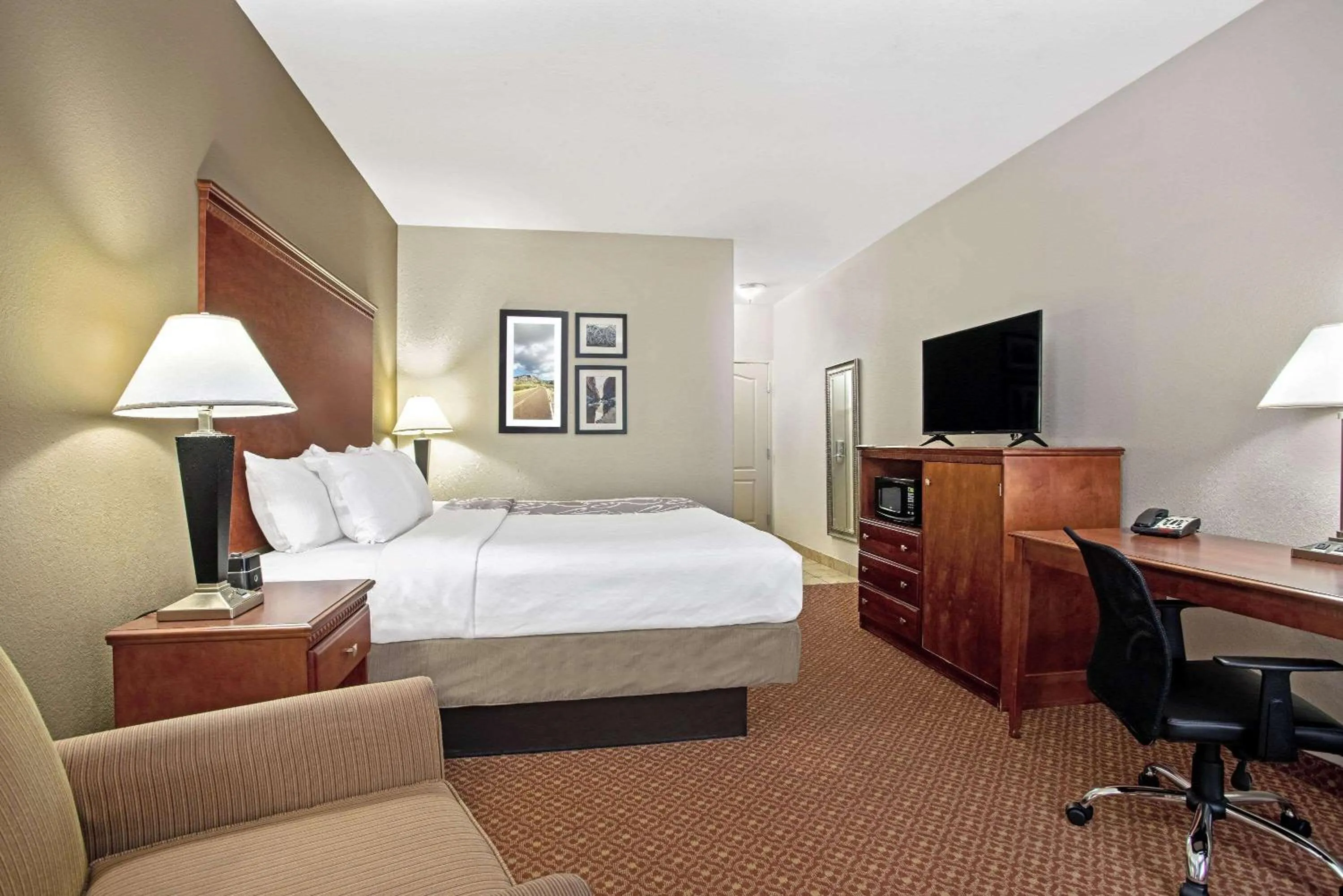 Deluxe King Room in La Quinta by Wyndham Fairfield TX