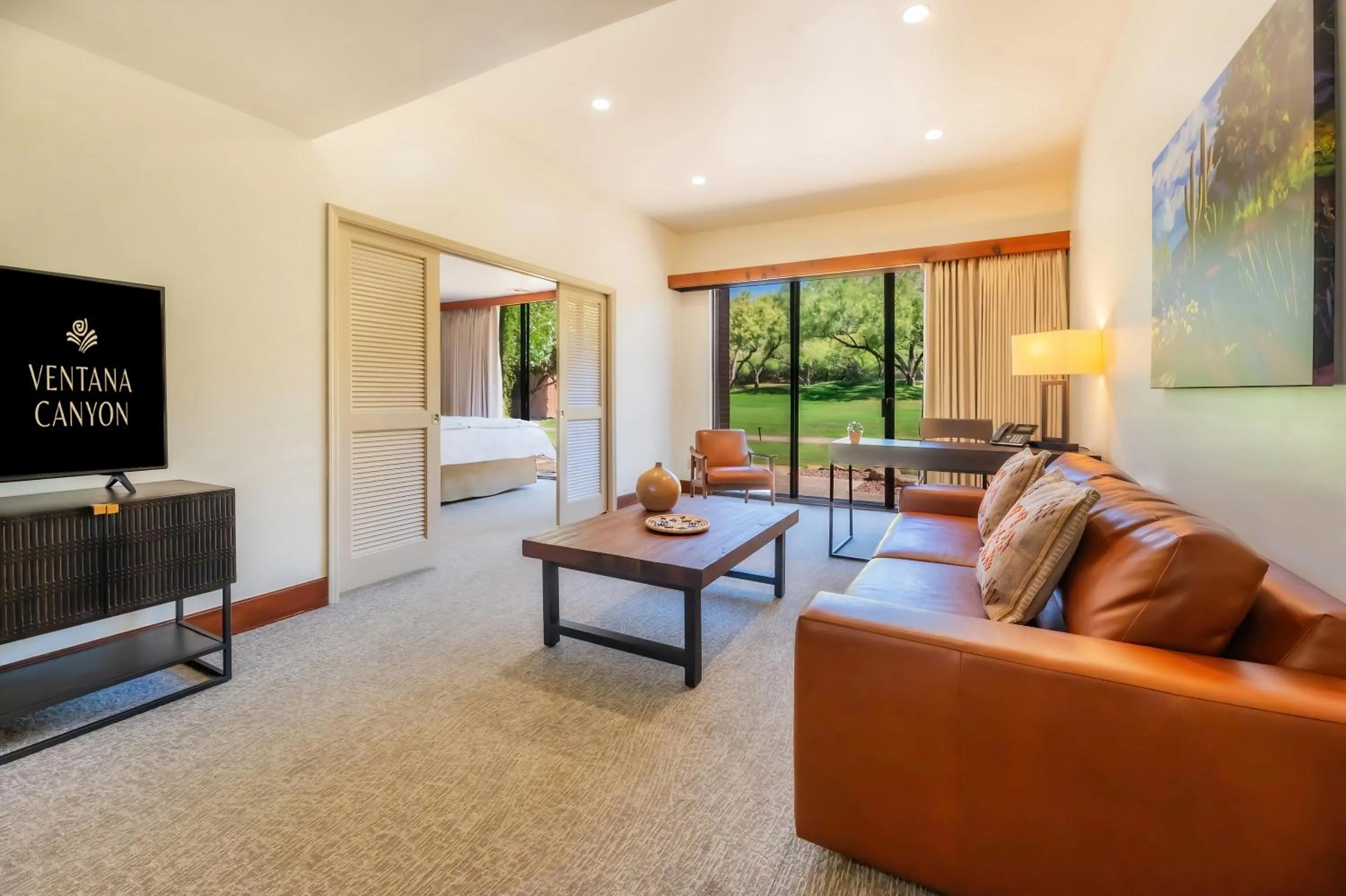 Deluxe Queen Suite in Ventana Canyon Club and Lodge