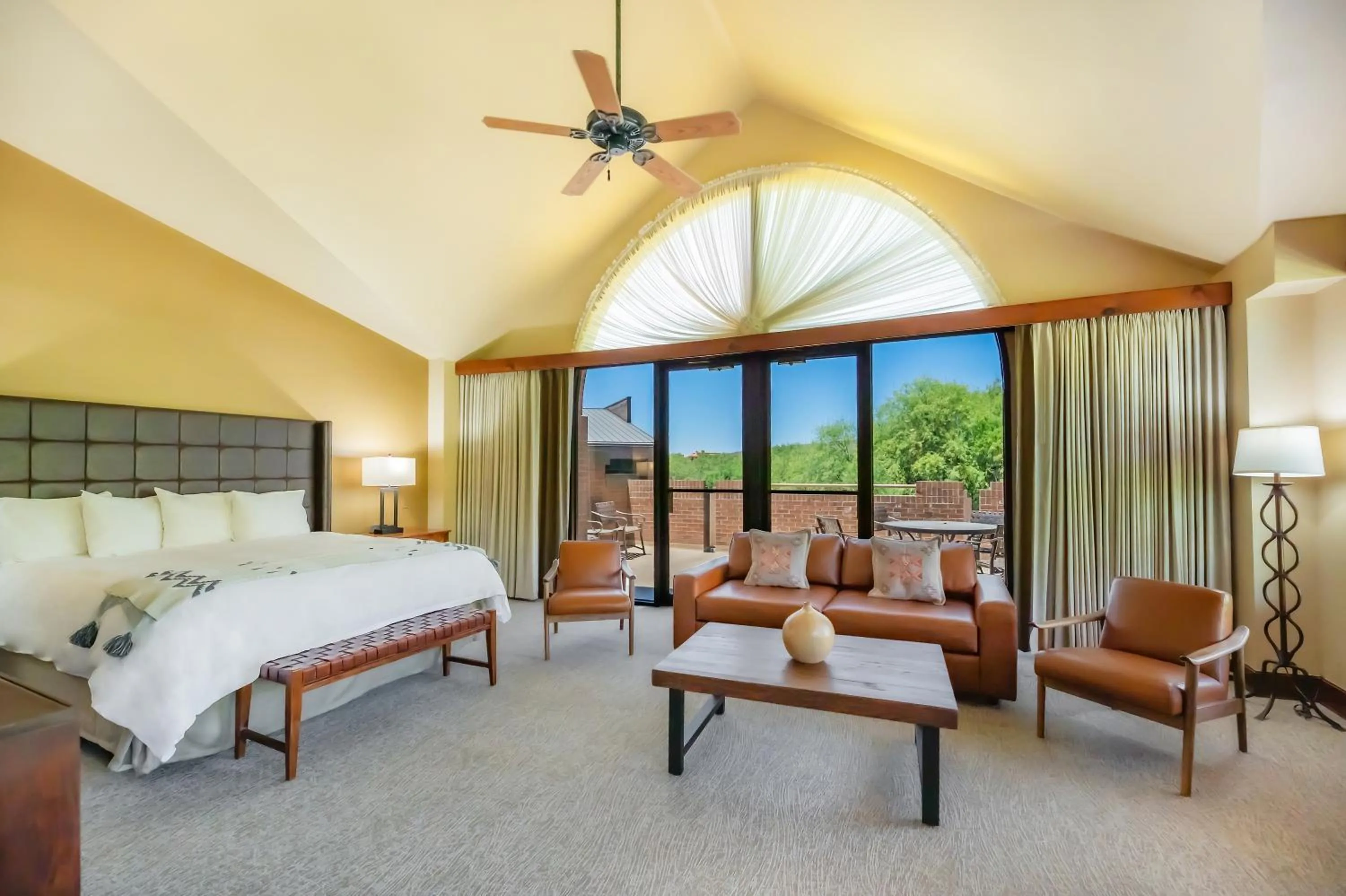 Deluxe King Studio in Ventana Canyon Club and Lodge
