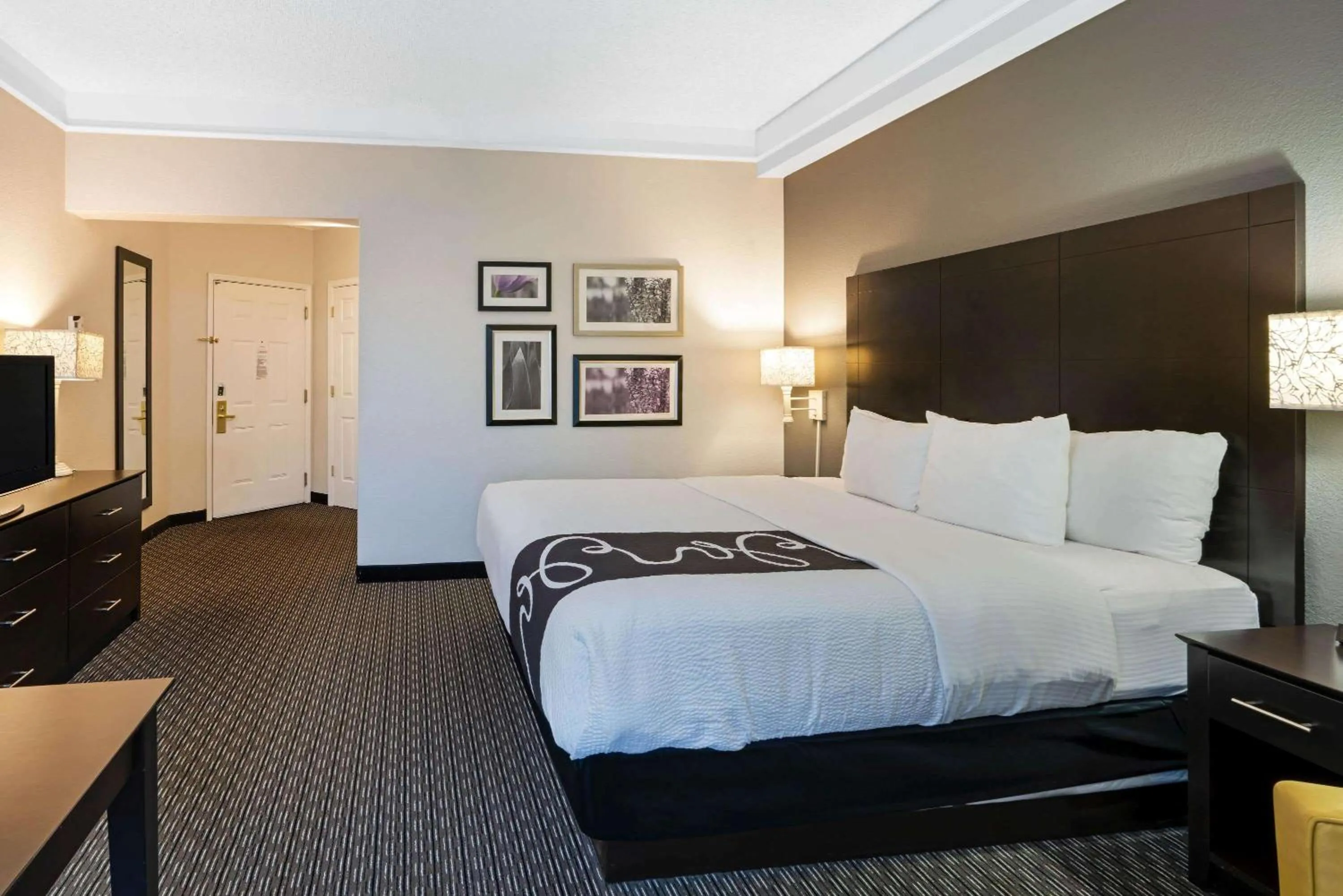 King Suite with Sofa Bed - Pool View in La Quinta by Wyndham Mesa Superstition Springs