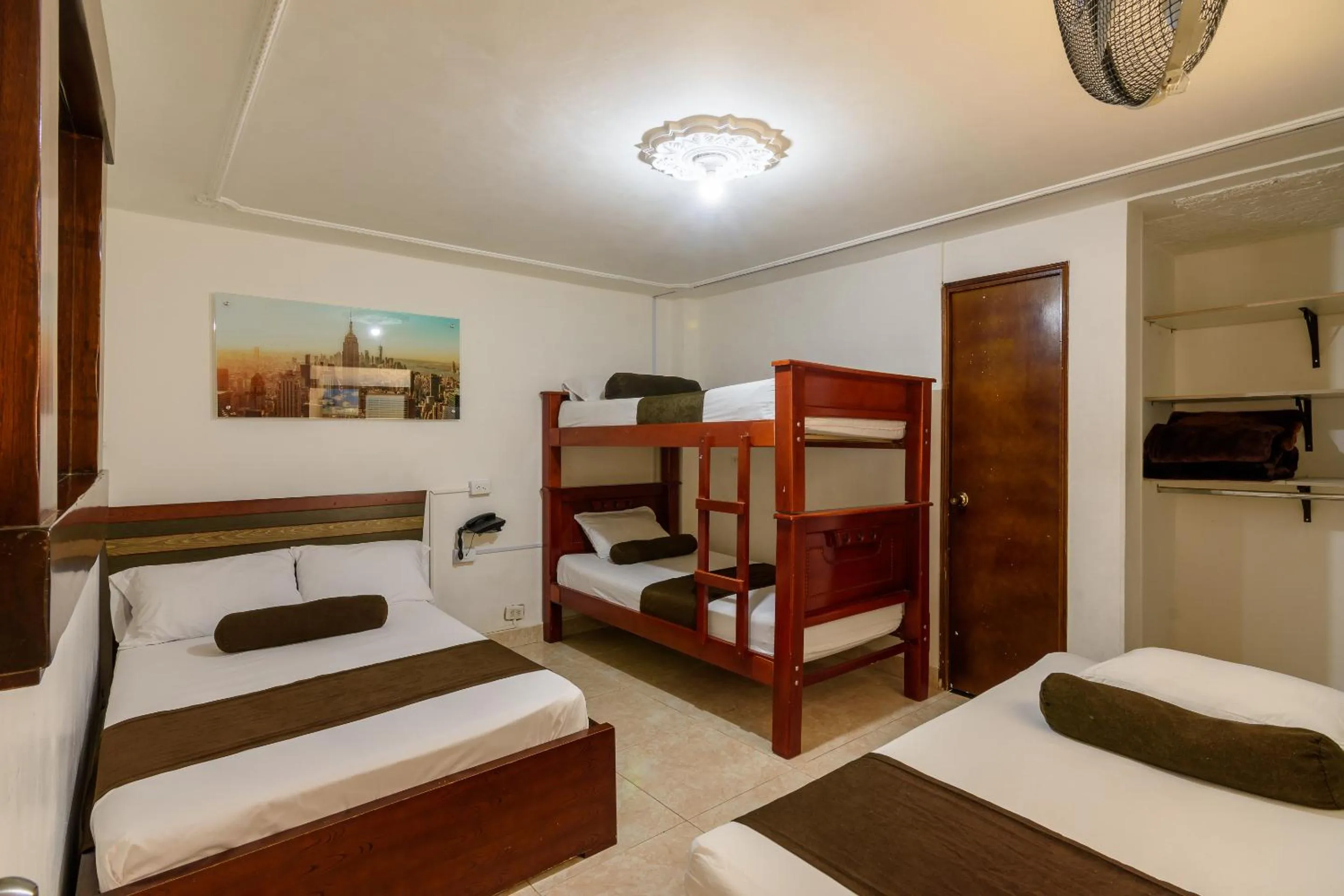 Budget Triple Room in Hotel Sol del Estadio