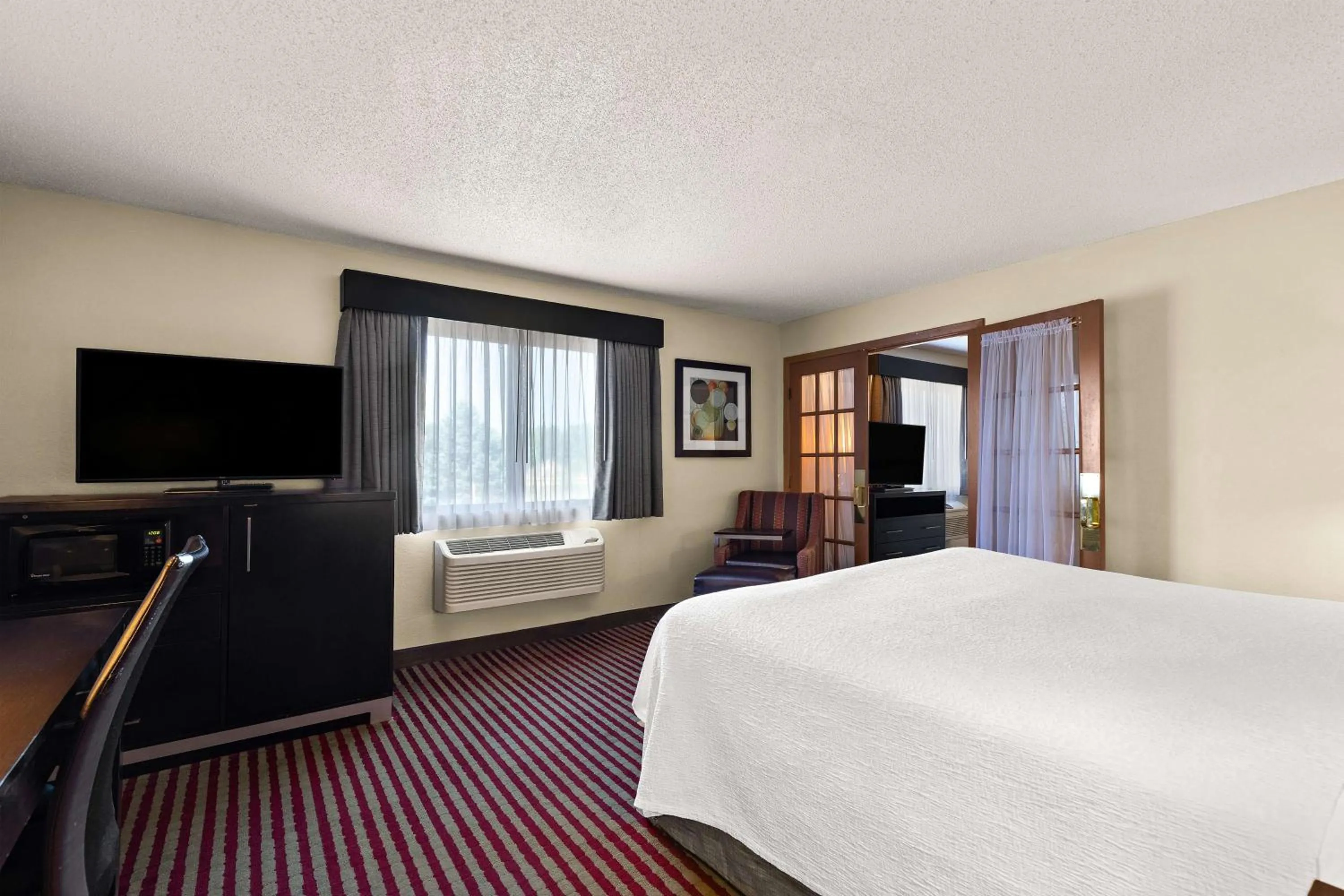King Suite with Whirlpool - Non-Smoking in Best Western Germantown Inn