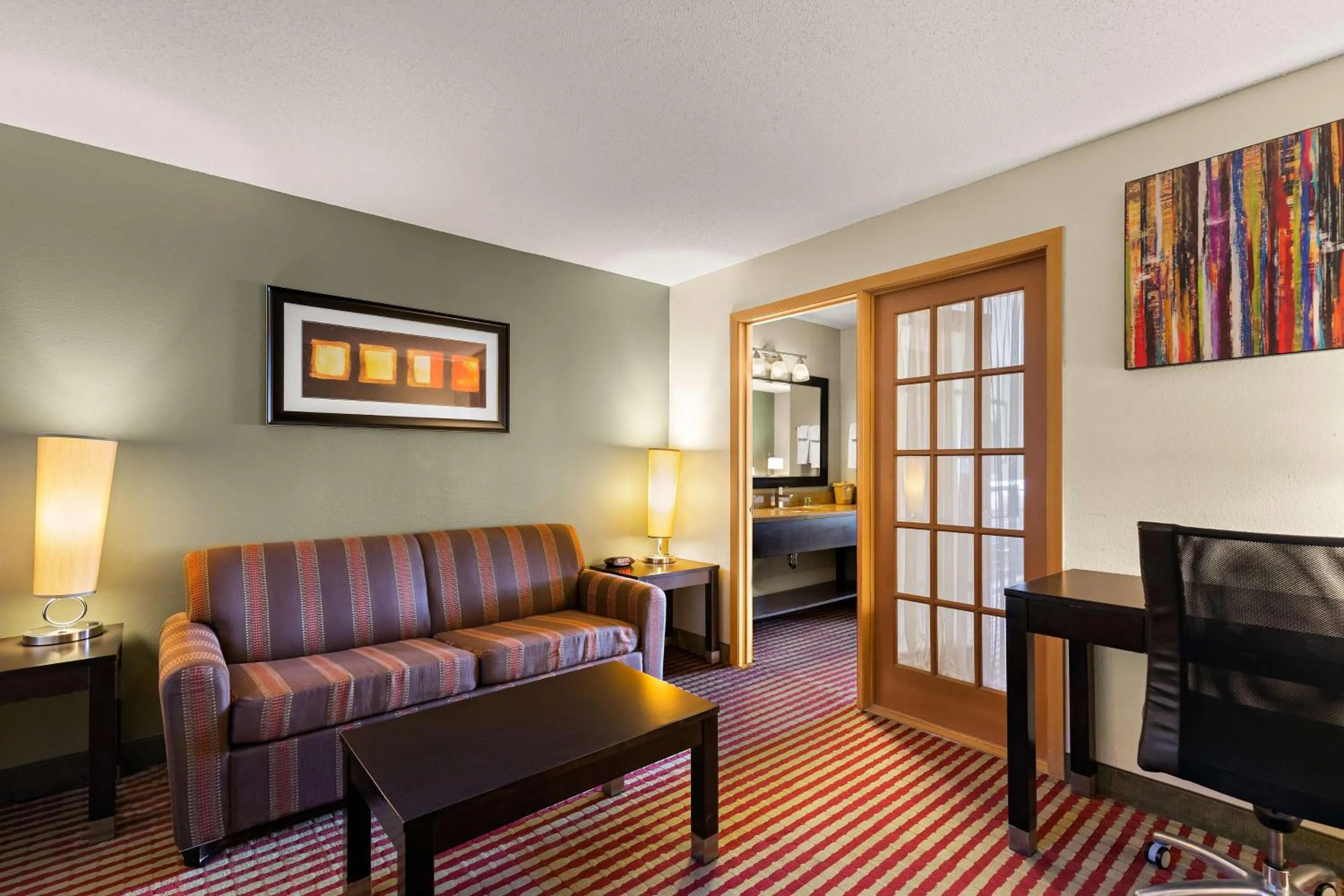 King Suite in Best Western Germantown Inn