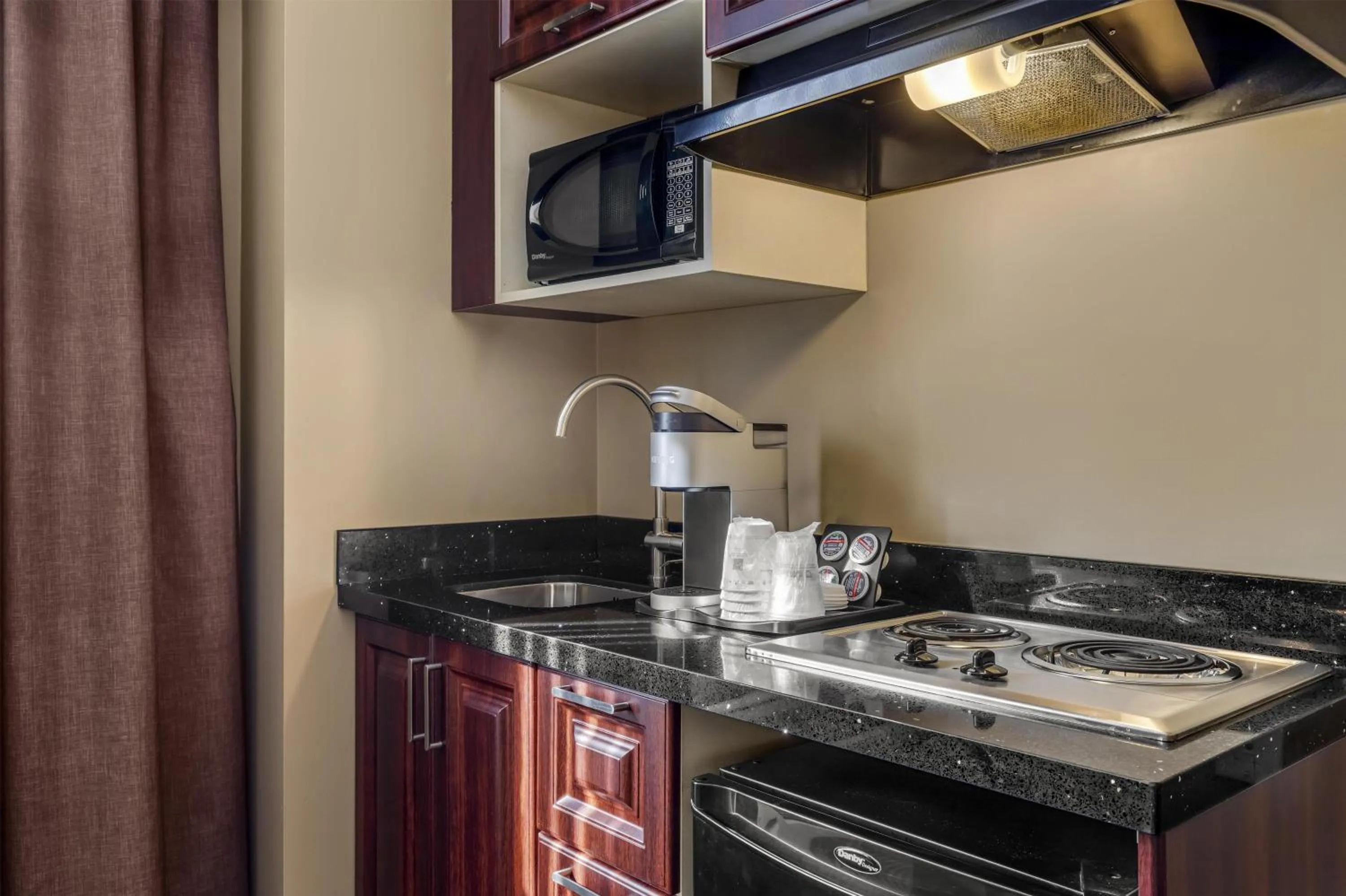 King Room with Sofa Bed, Roll-In Shower and Kitchenette - Disability Access/Non-Smoking in Best Western Plus Moose Jaw