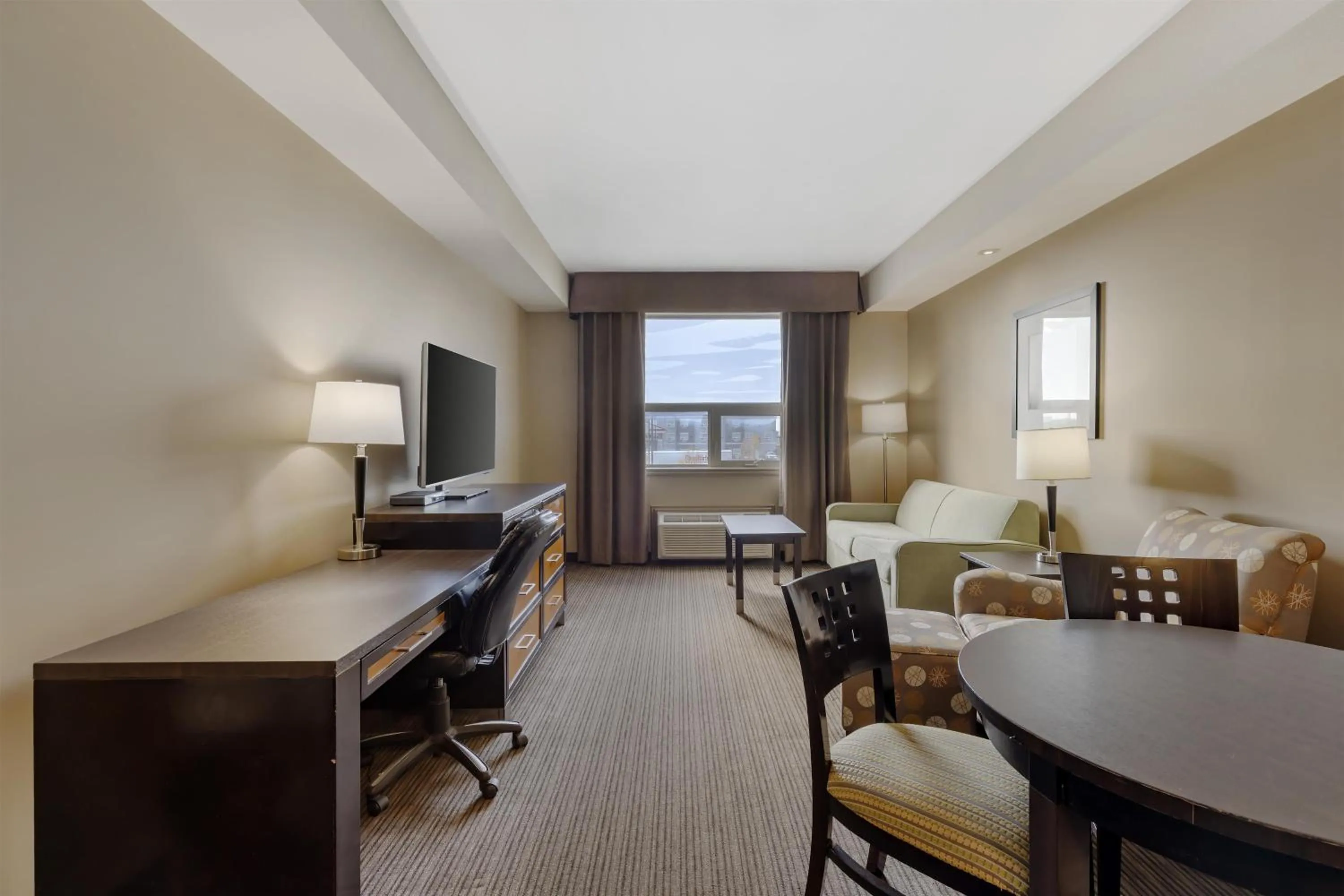 One-Bedroom King Suite with Sofa Bed, Kitchenette and Spa Bath - Non-Smoking in Best Western Plus Moose Jaw