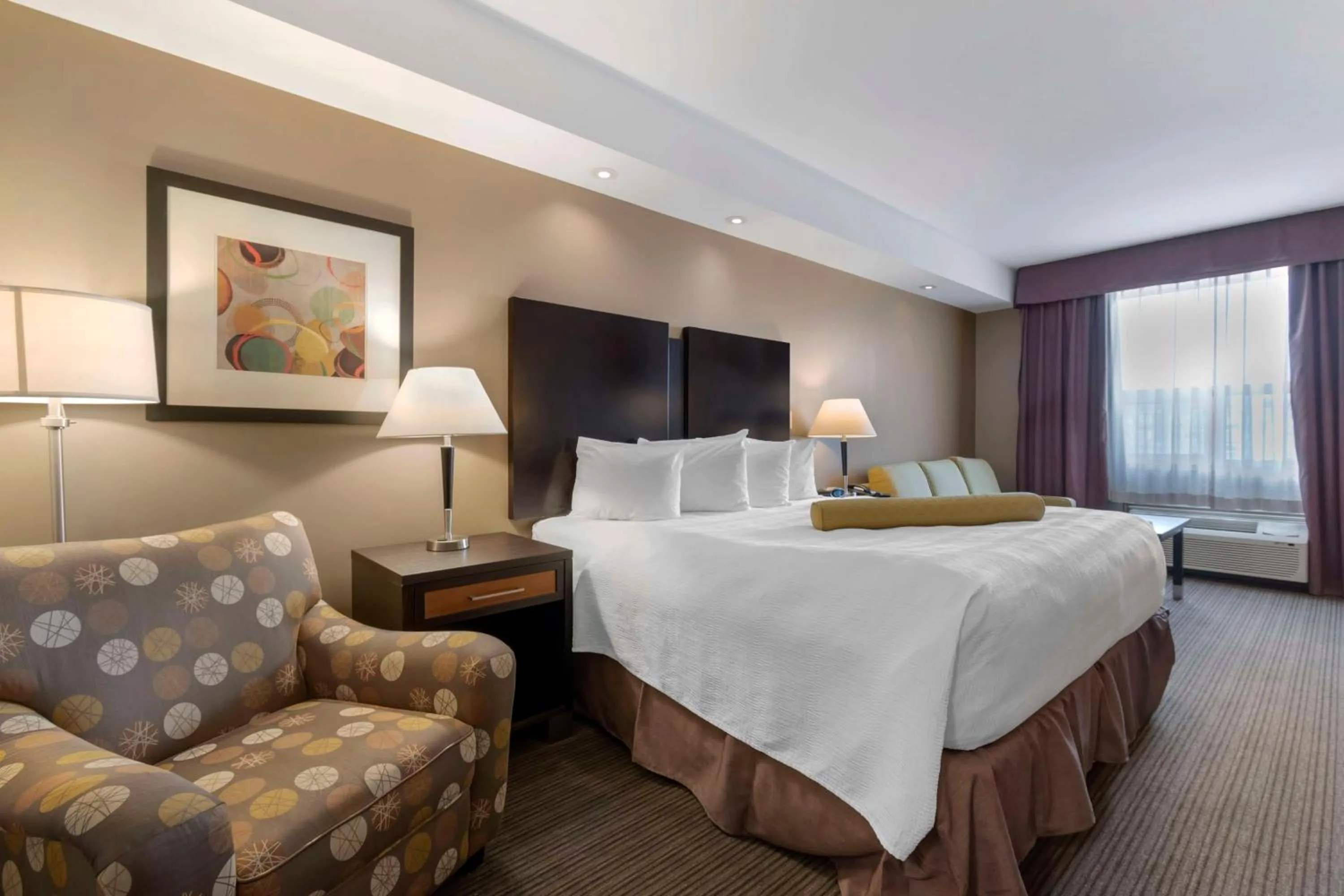 One-Bedroom King Suite with Sofa Bed and Spa Bath in Best Western Plus Moose Jaw