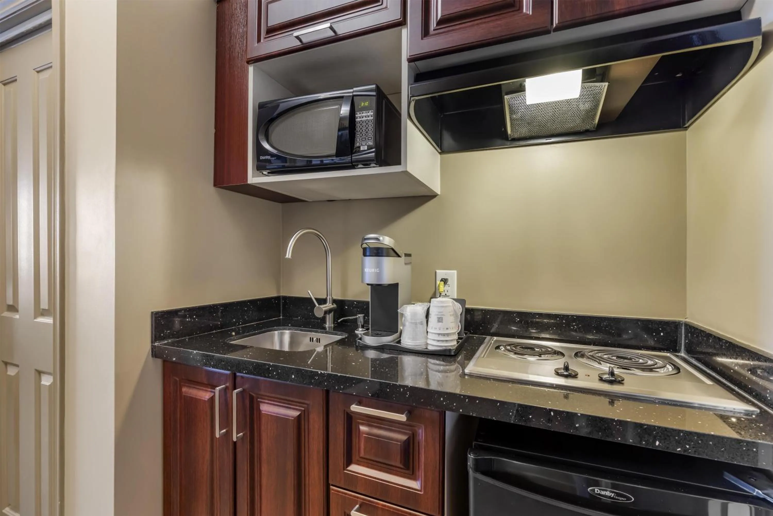 King Room with Kitchenette in Best Western Plus Moose Jaw