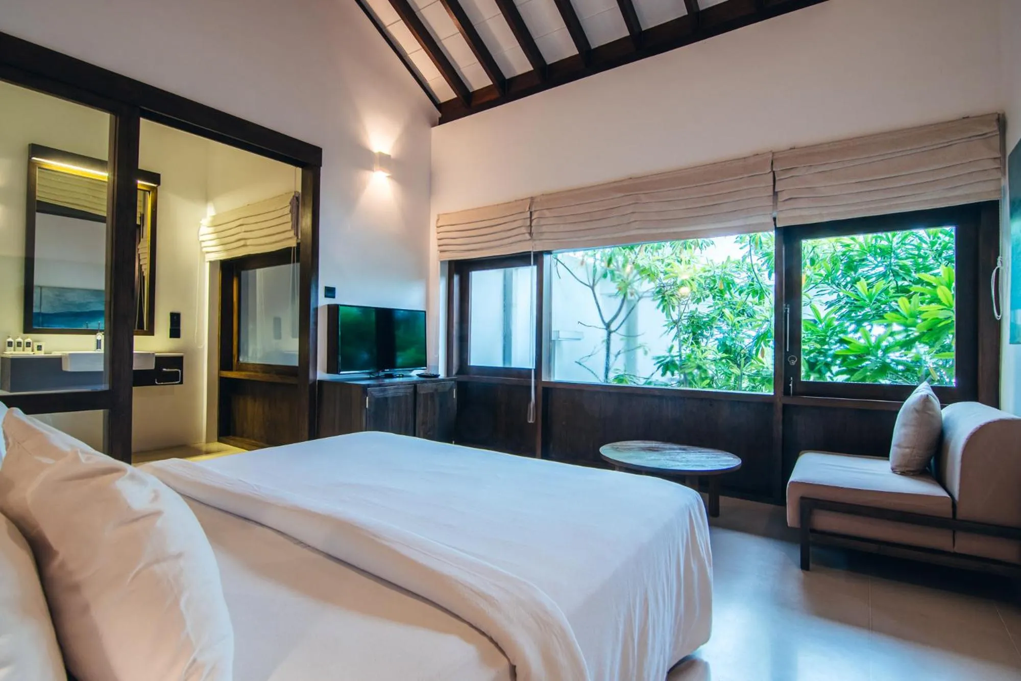 Deluxe King Room in beach view wing in Three Gables Boutique Villa