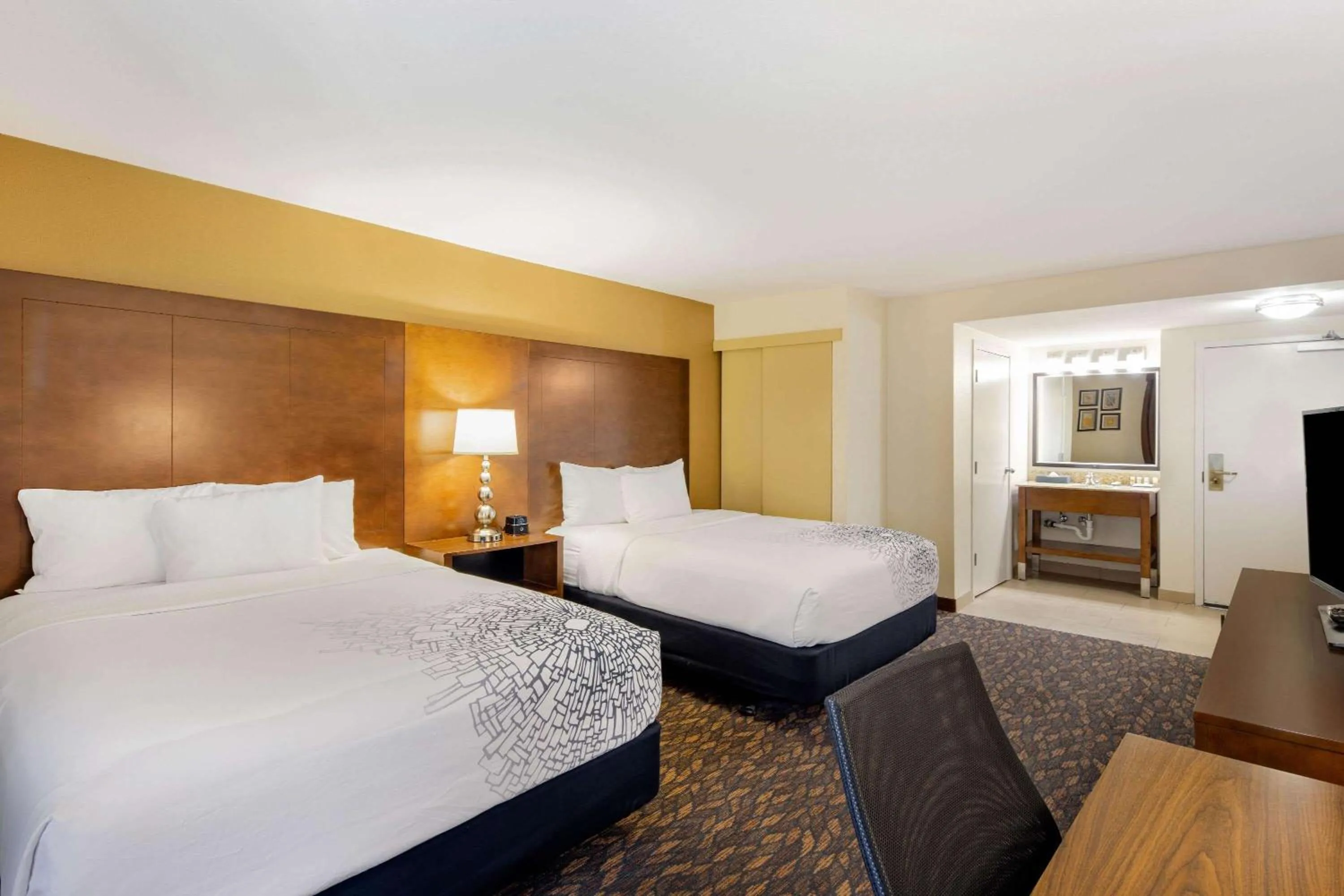 Queen Room with Two Queen Beds in La Quinta by Wyndham Oakland - Hayward