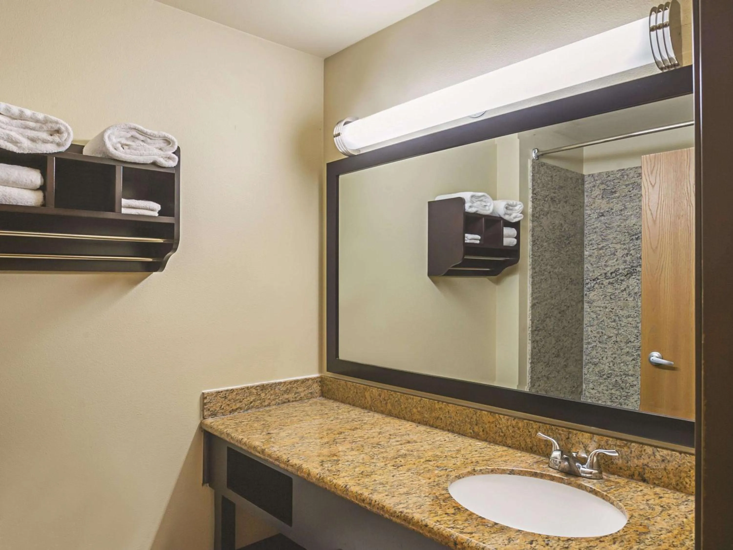 King Suite in La Quinta Inn by Wyndham Olympia - Lacey