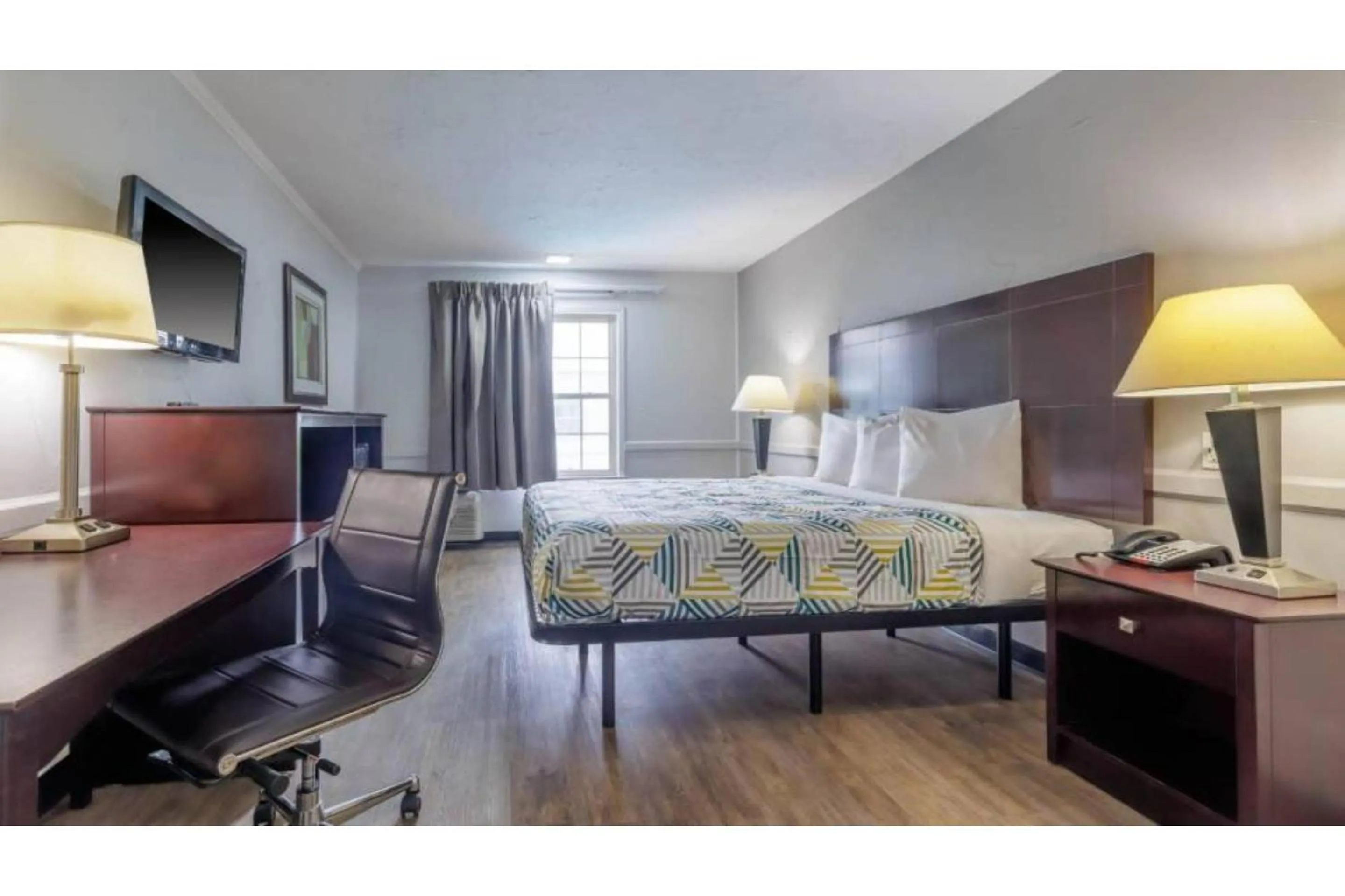 King Room with Roll-in Shower - Disability Access - smoking in Motel 6 Dallas TX Downtown