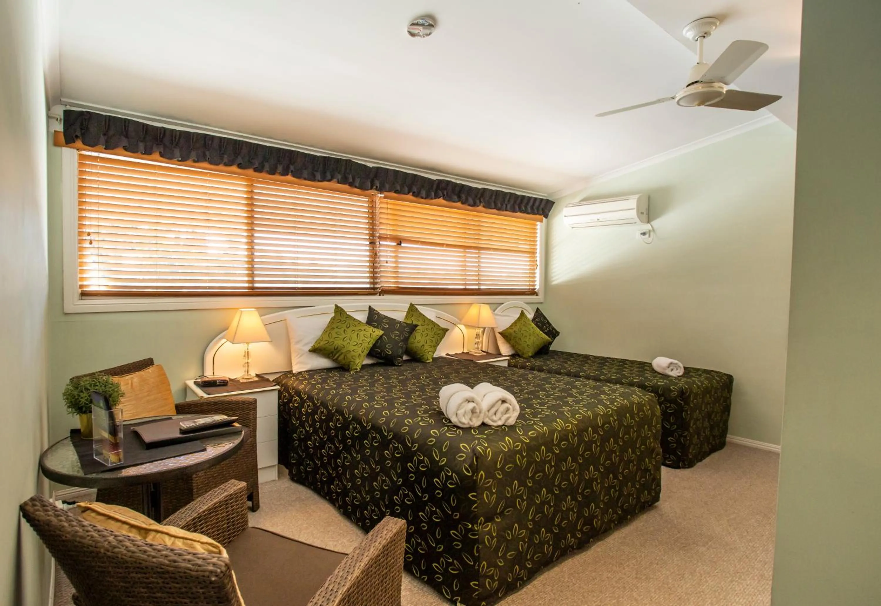 Standard Double or Twin - Top Floor in Ainslie Manor Guest House