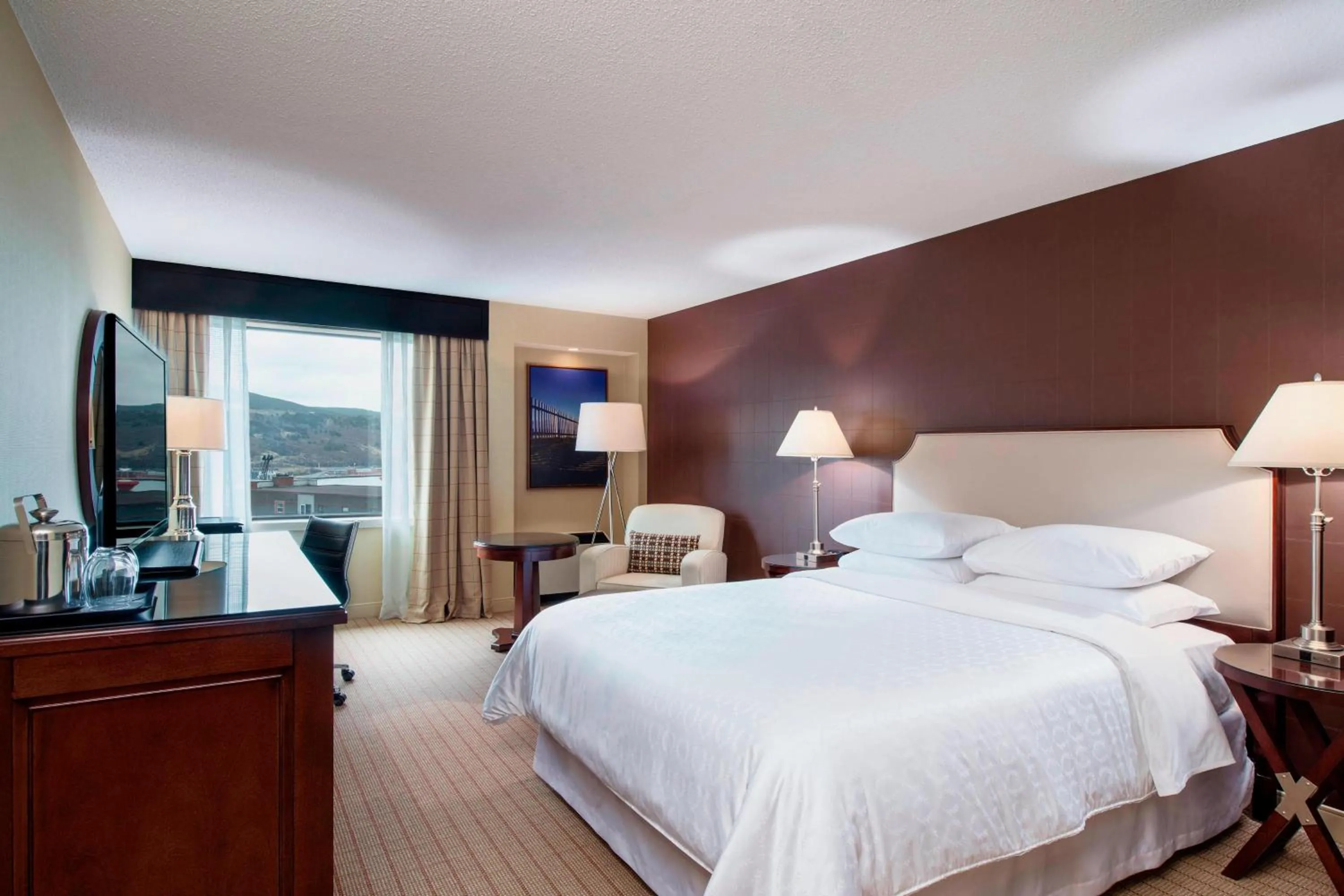 Club lounge access, Guest room, 1 Queen, City view in Sheraton Hotel Newfoundland