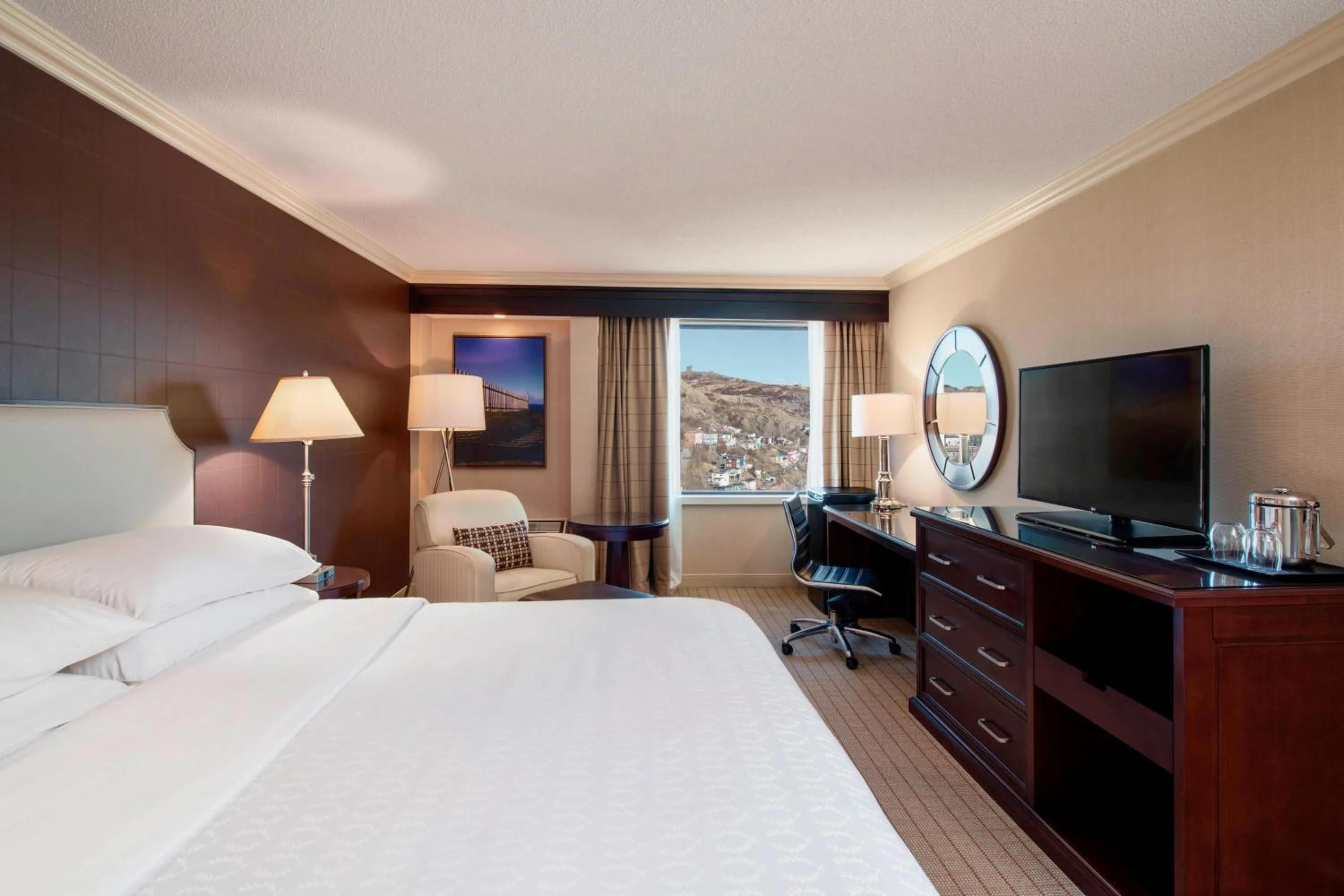 Guest room, 1 King, City view in Sheraton Hotel Newfoundland