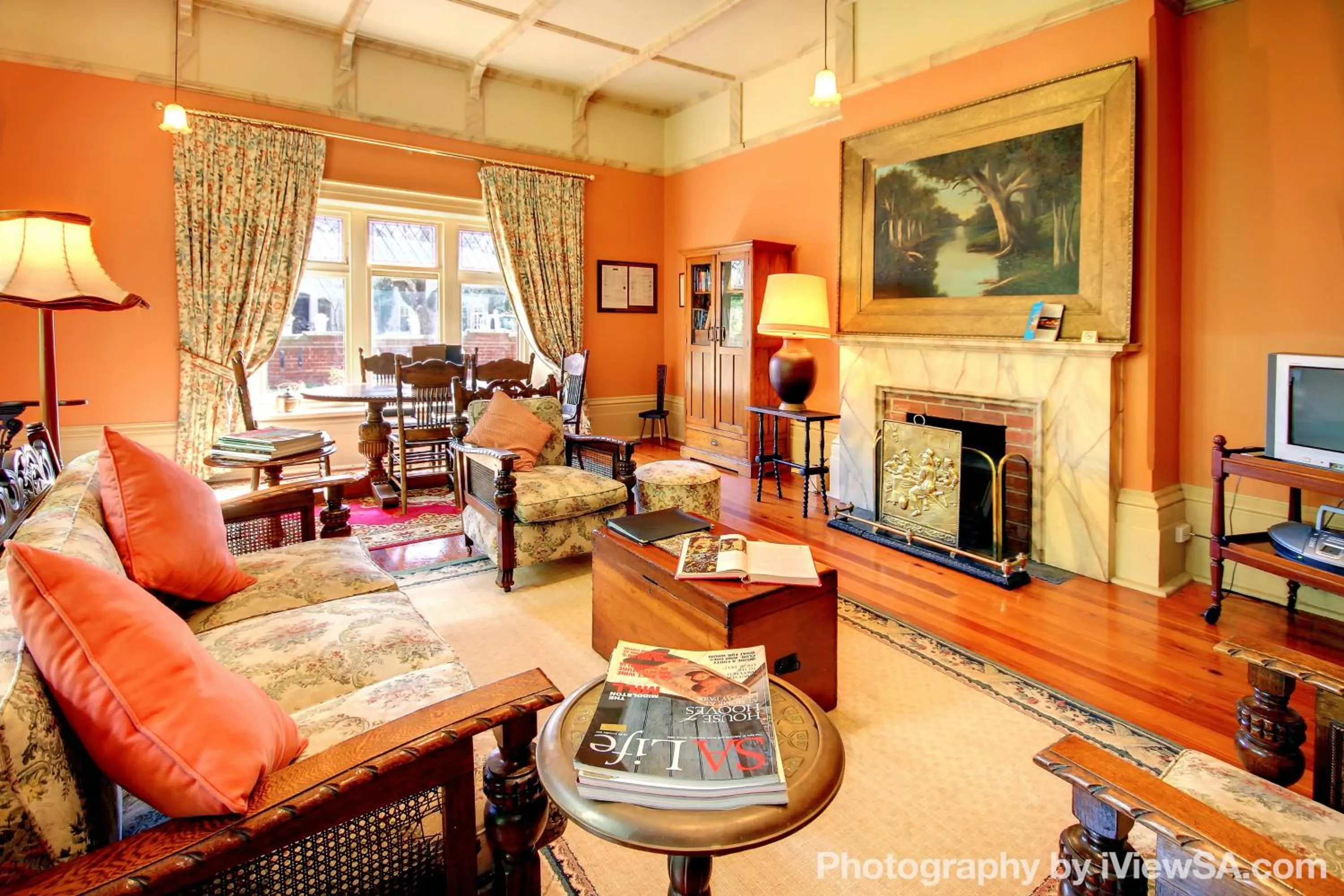 Two-Bedroom Apartment - George Lowe Esquire in Buxton Manor