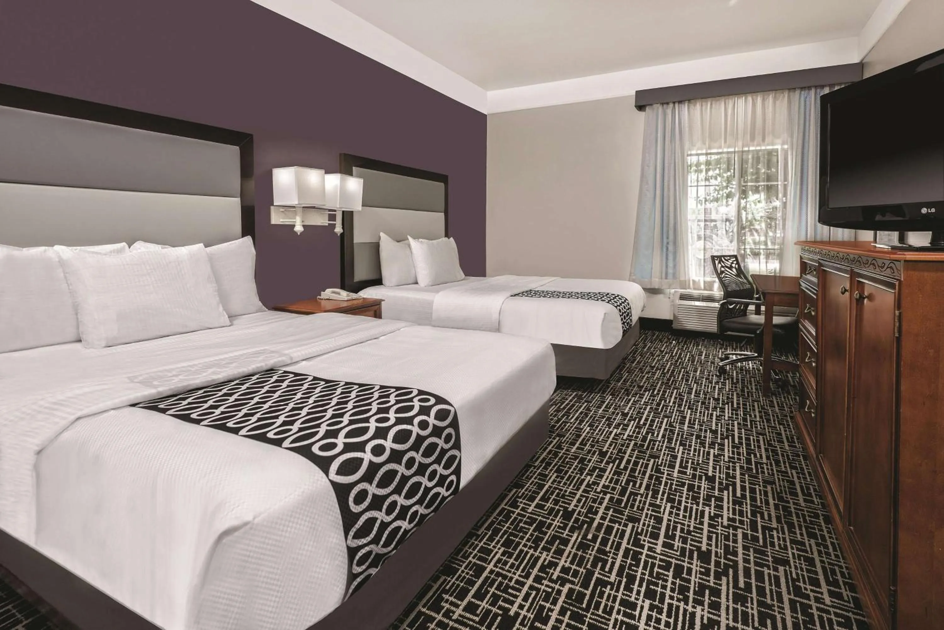 Queen Room with Two Queen Beds - Disability Access in La Quinta by Wyndham Rosenberg