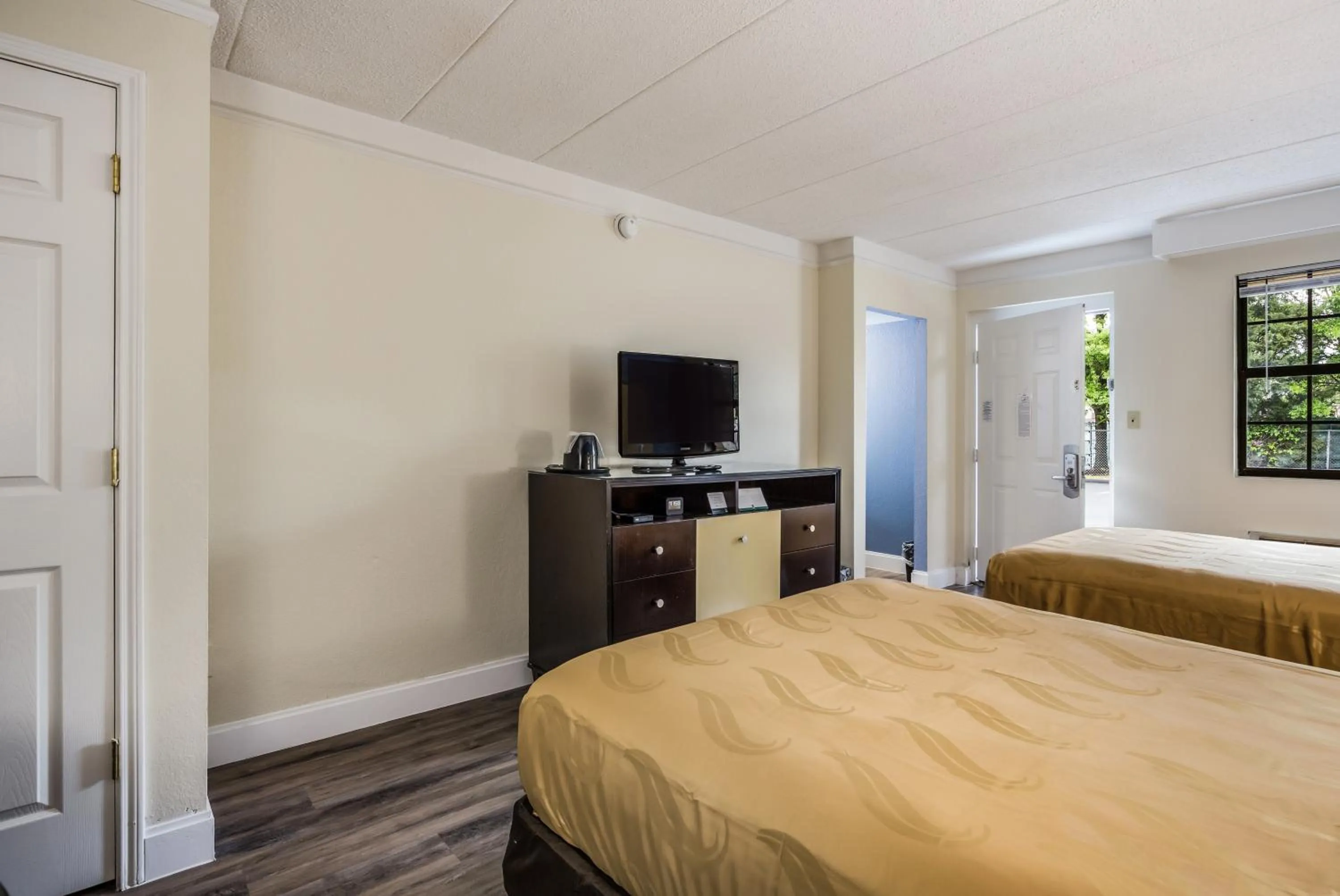 Double Room with Two Double Beds - Smoking in Quality Inn