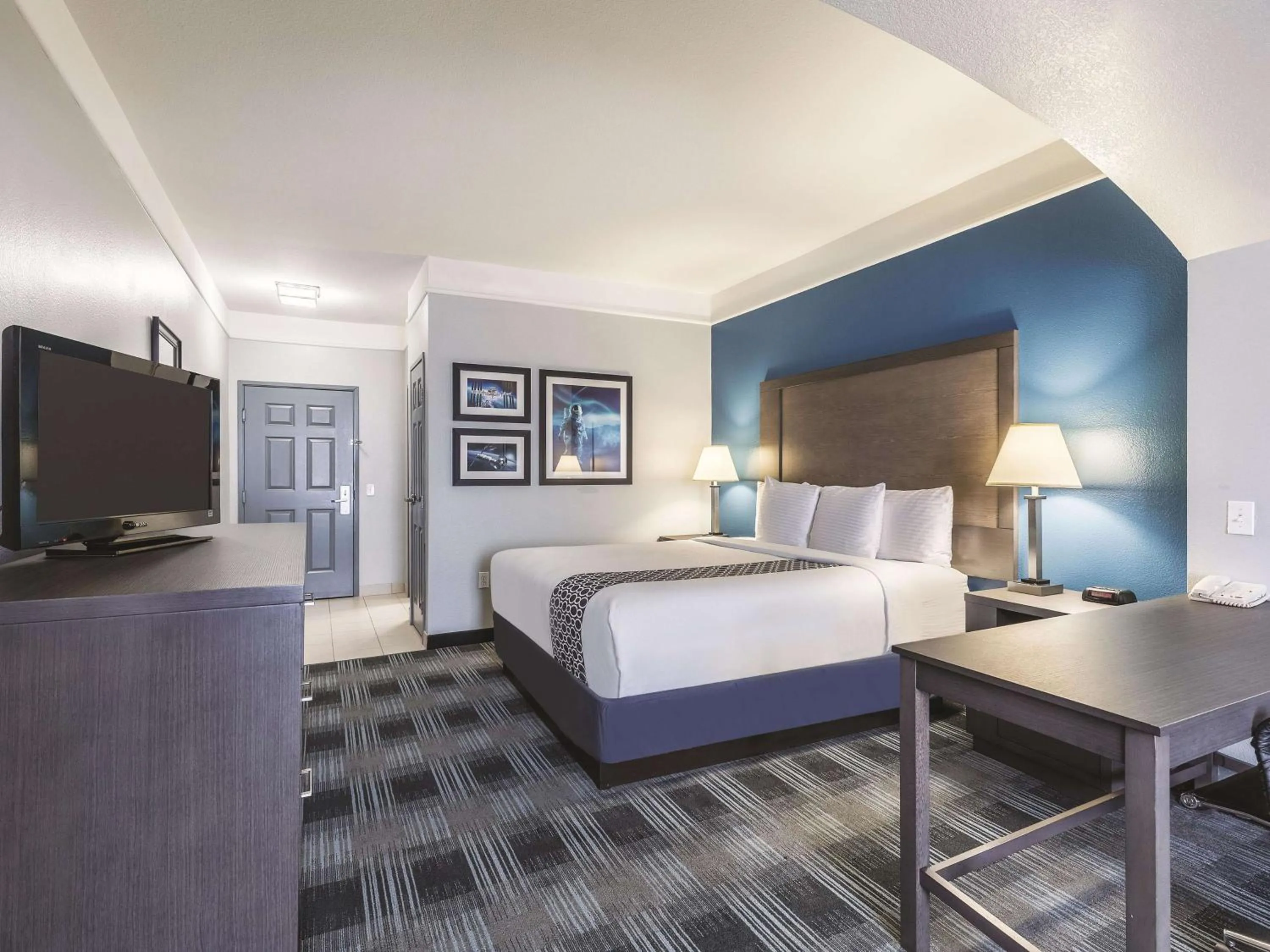 Excutive King room  in La Quinta by Wyndham Houston/Clear Lake-NASA