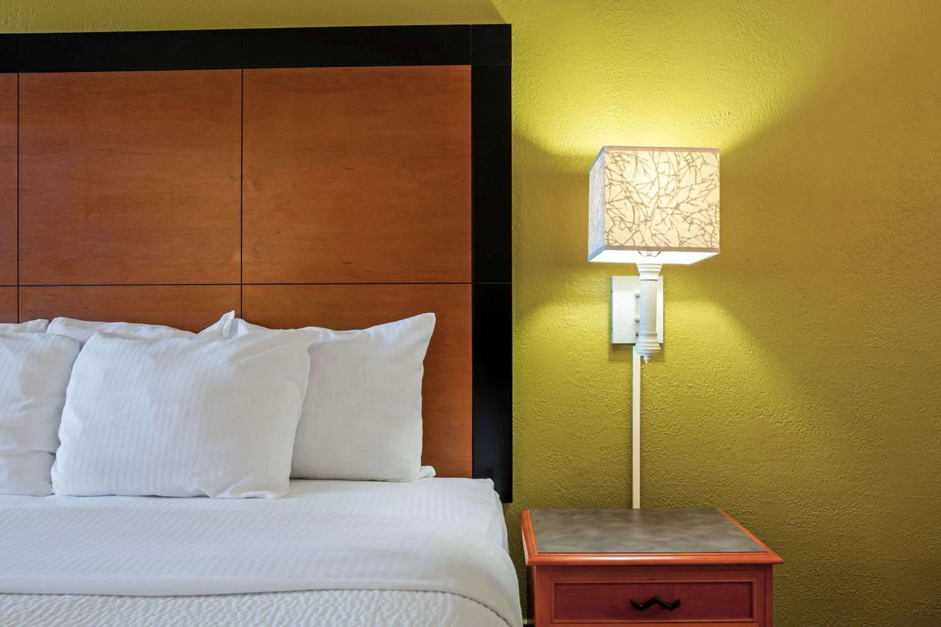 Deluxe King Suite - Non-Smoking in La Quinta Inn by Wyndham Killeen - Fort Hood