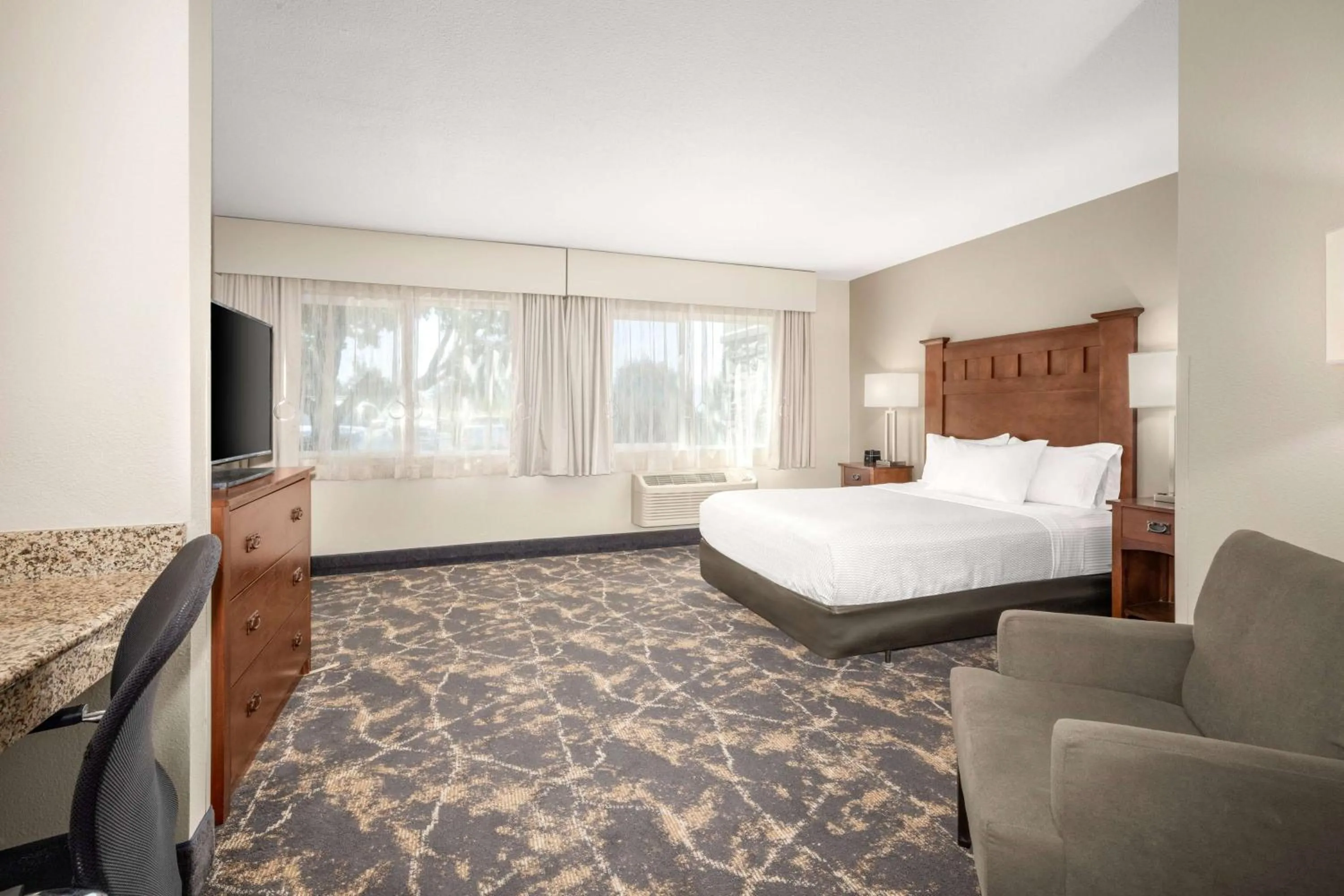 Deluxe Queen Room - Mobility Access/Non-Smoking in La Quinta by Wyndham Grants Pass