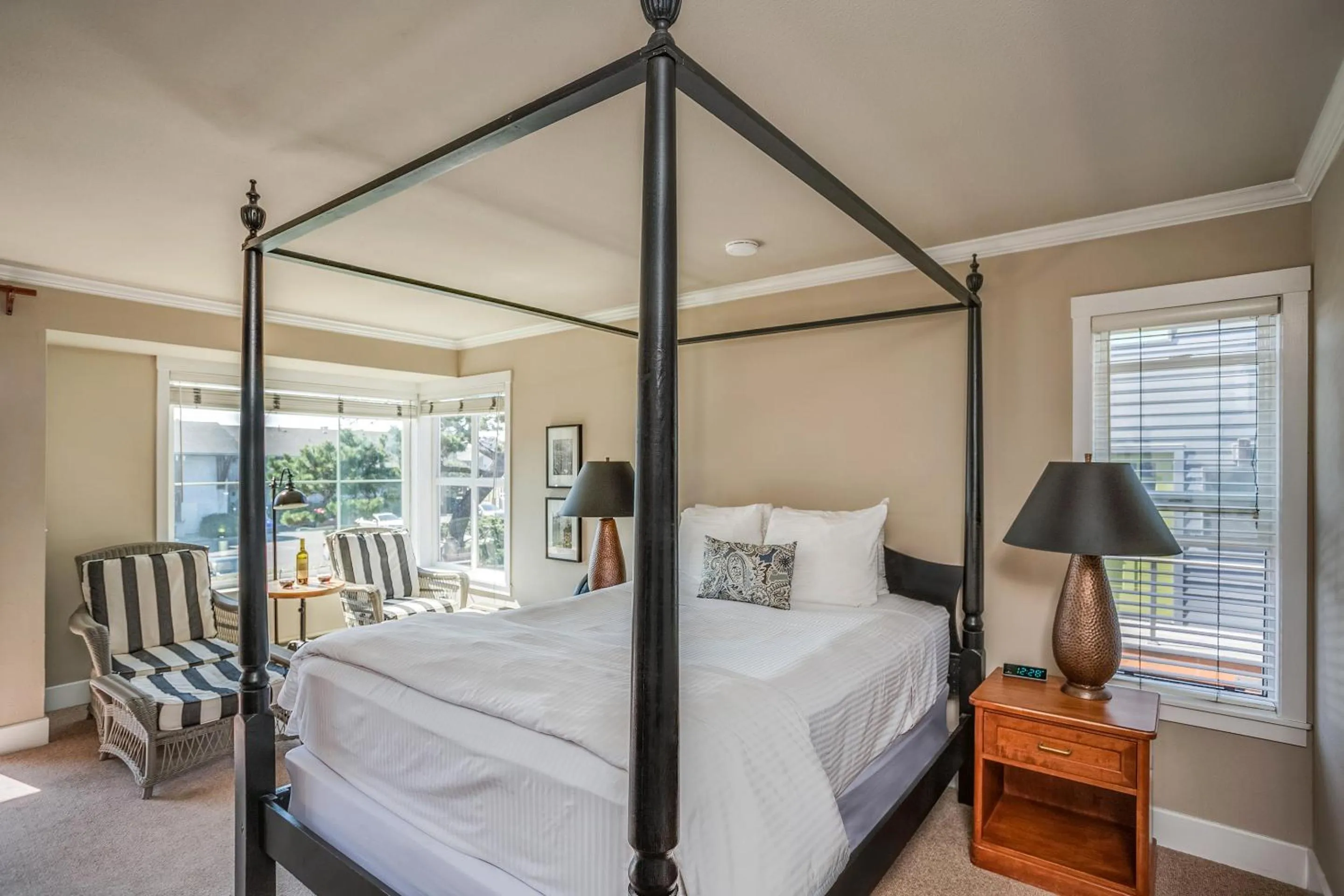The Courtyard - Oceanview King (Children and Pet Friendly) in Cannon Beach Hotel Collection