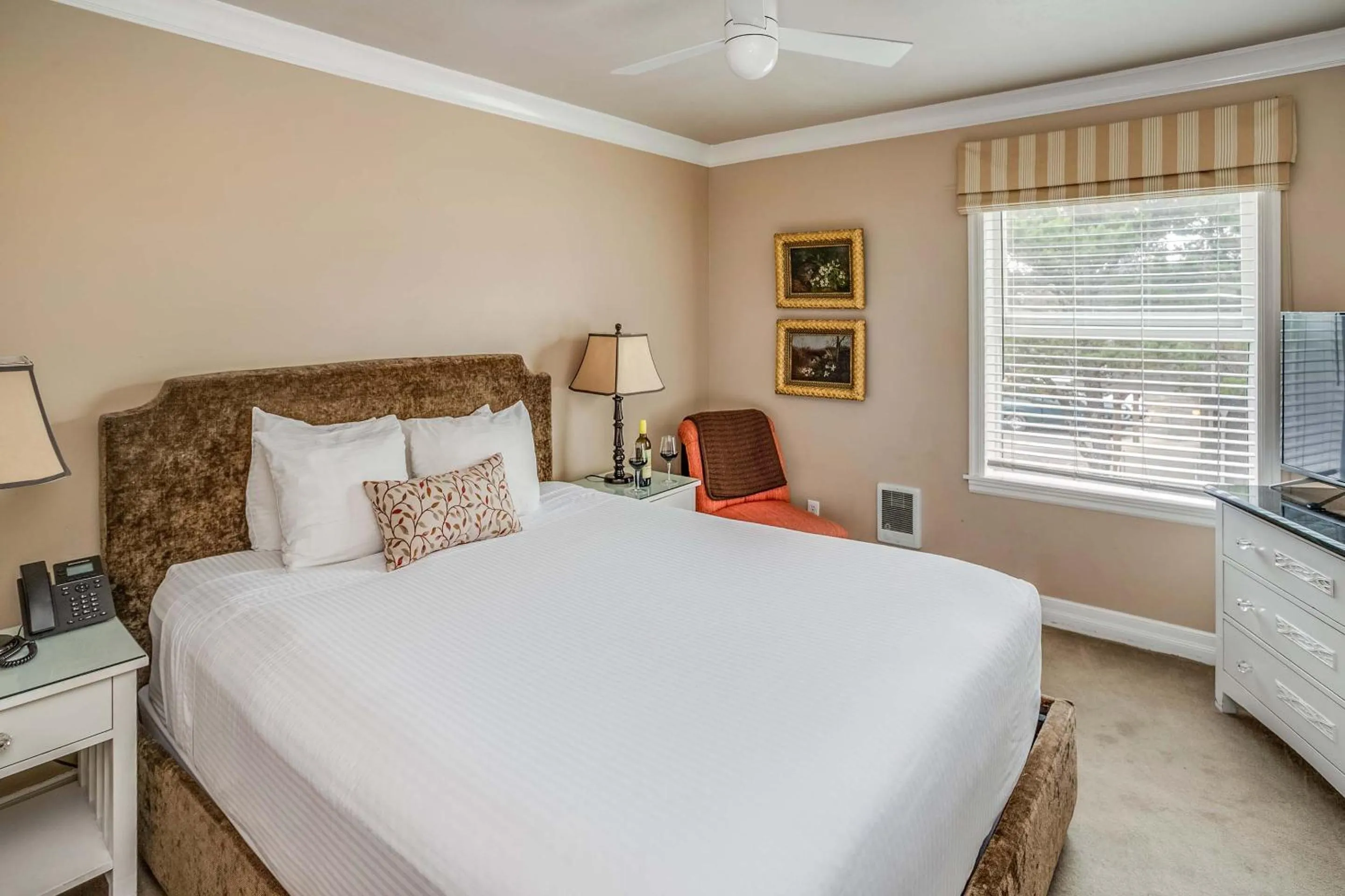 Cannon Beach Hotel - Classic Queen (No Pets, No Kids) in Cannon Beach Hotel Collection