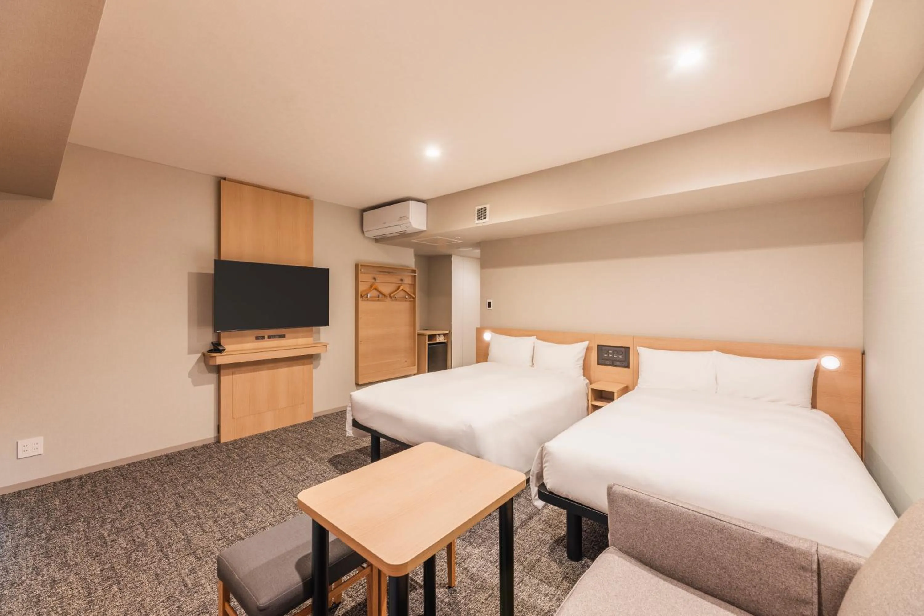 Premium + Sofa Twin Room - single occupancy - Smoking in Sotetsu Fresa Inn Yokohama Sakuragi-cho - Renovated in June 20th 2025