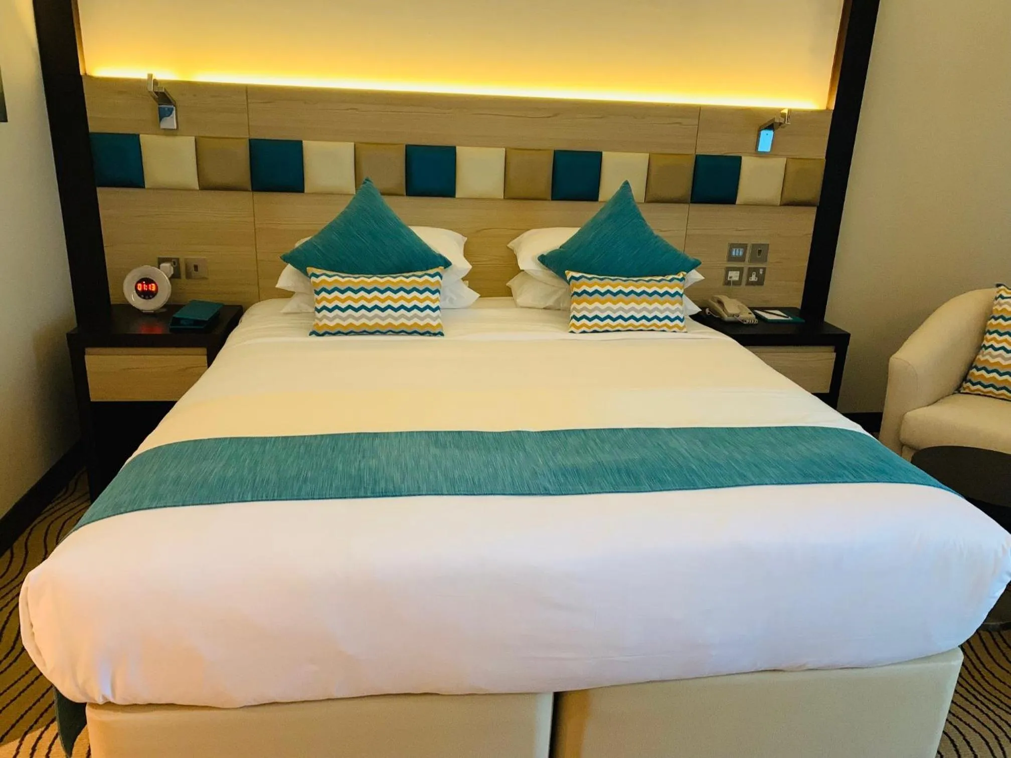 Deluxe Double or Twin Room in City Avenue Hotel