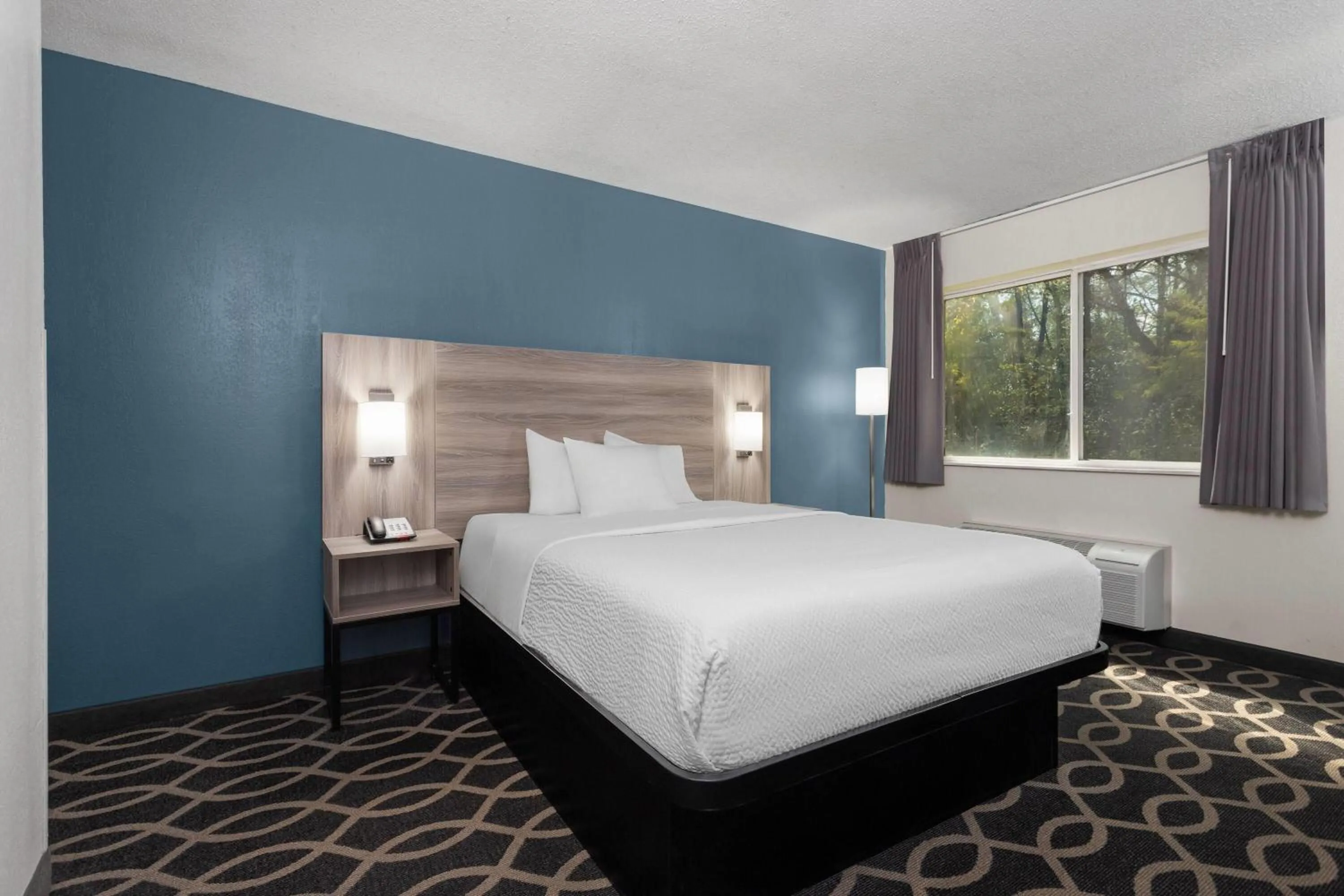 Queen Room - Disability Access/Non-Smoking in Baymont by Wyndham Piqua