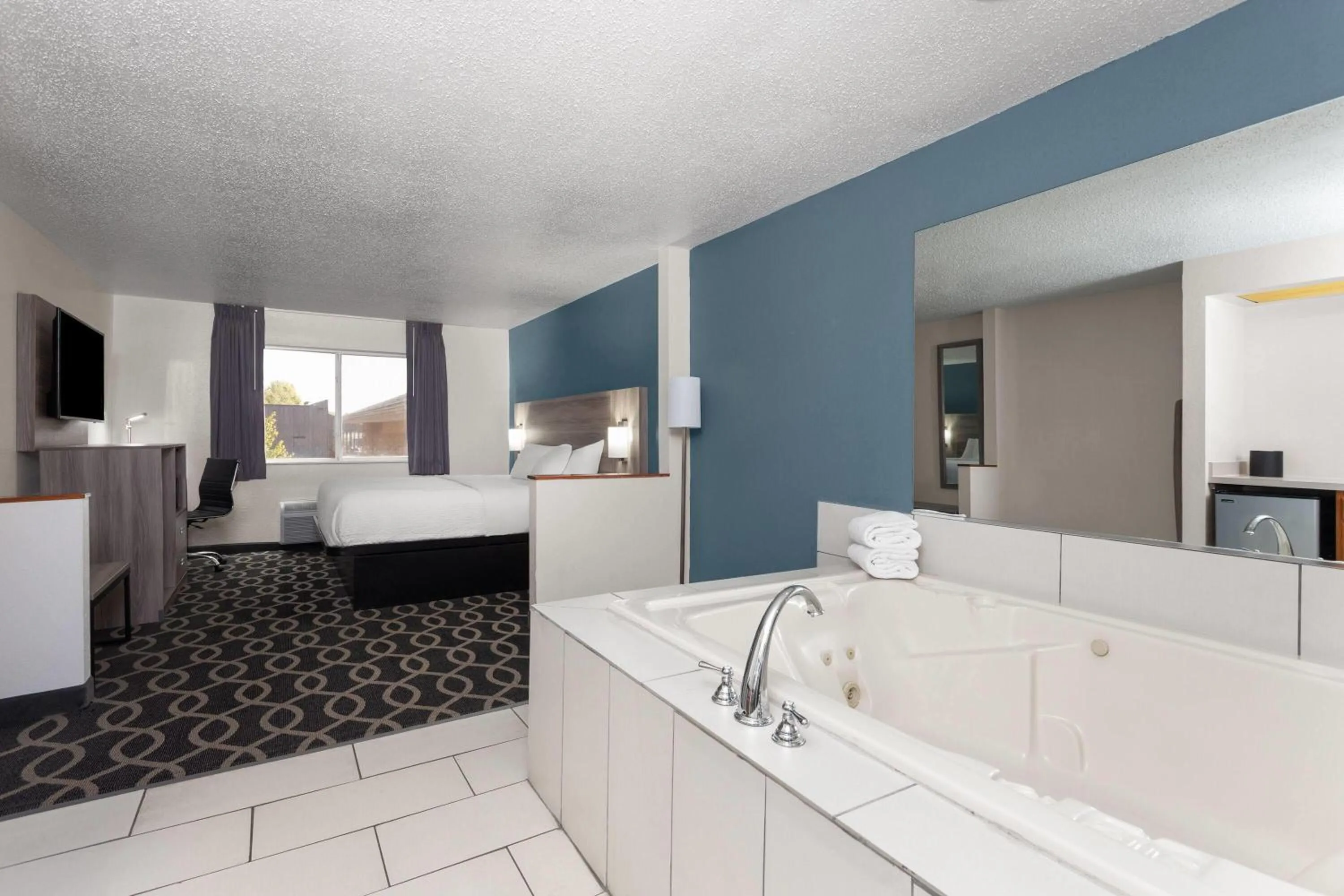 Deluxe King Studio Suite - Non-Smoking in Baymont by Wyndham Piqua