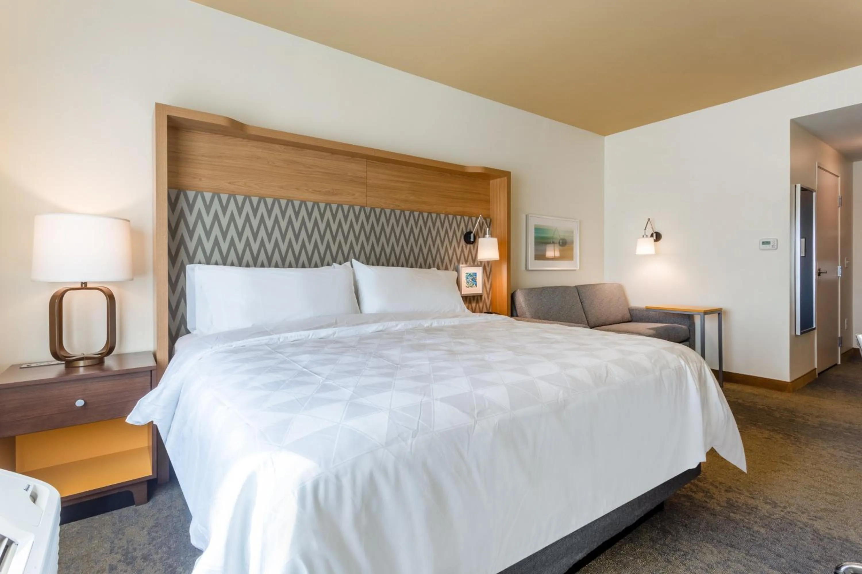 Premium King Room in Holiday Inn & Suites Cedar Falls-Waterloo Event Ctr by IHG