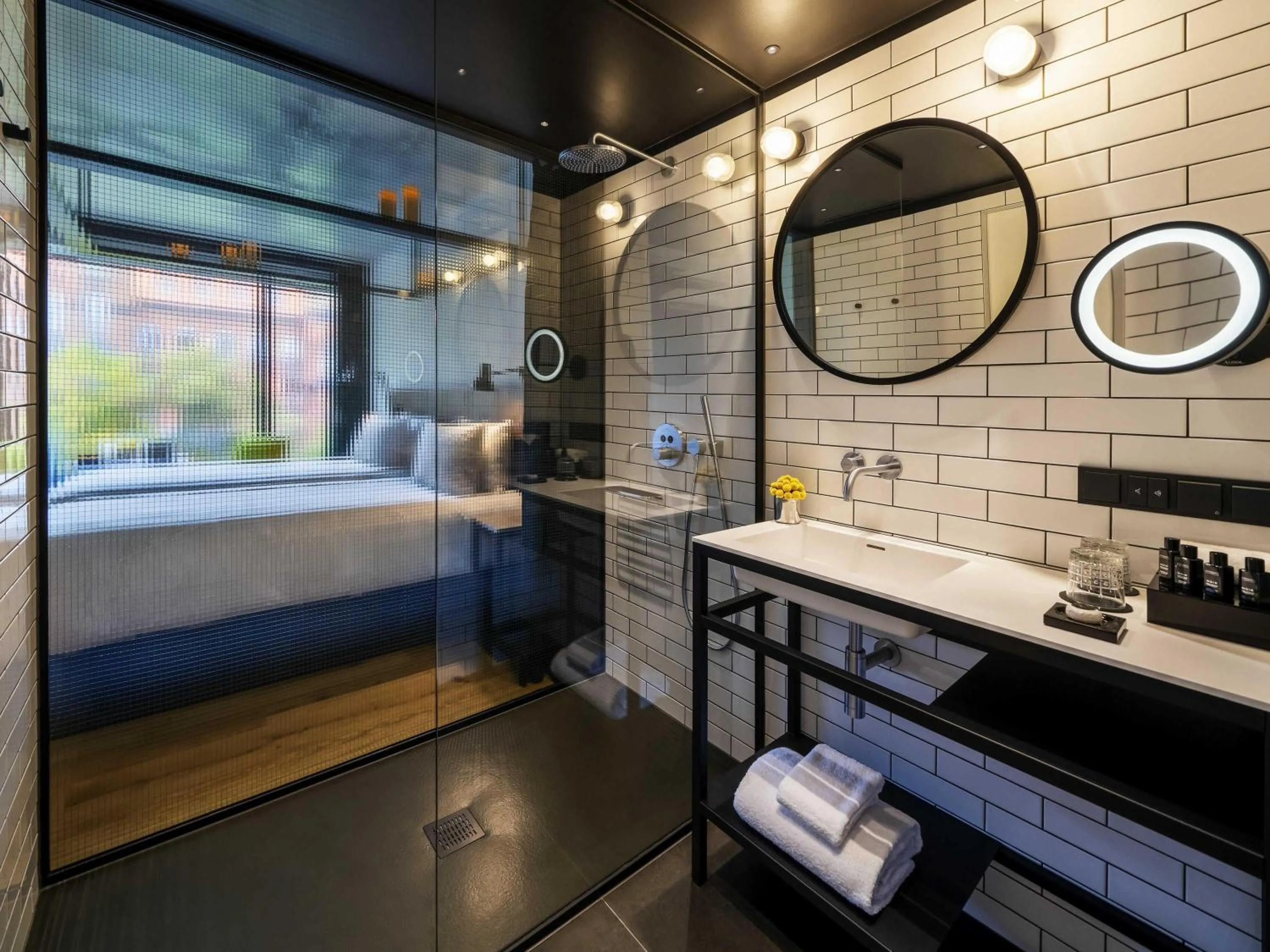 Classic Twin Room in The Bridge Wroclaw - MGallery