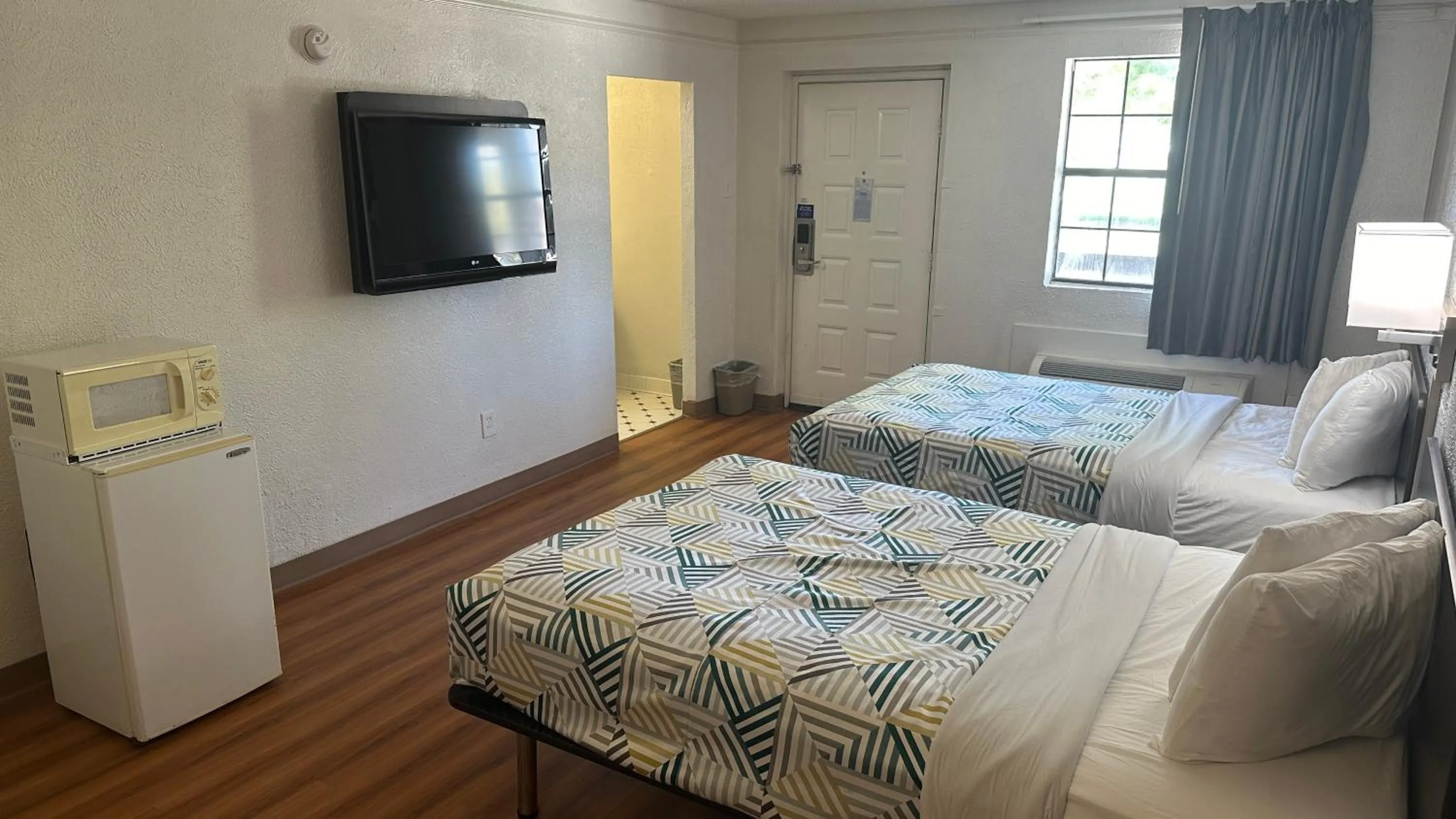 Quadruple Room - Smoking in Motel 6-Beaumont, TX