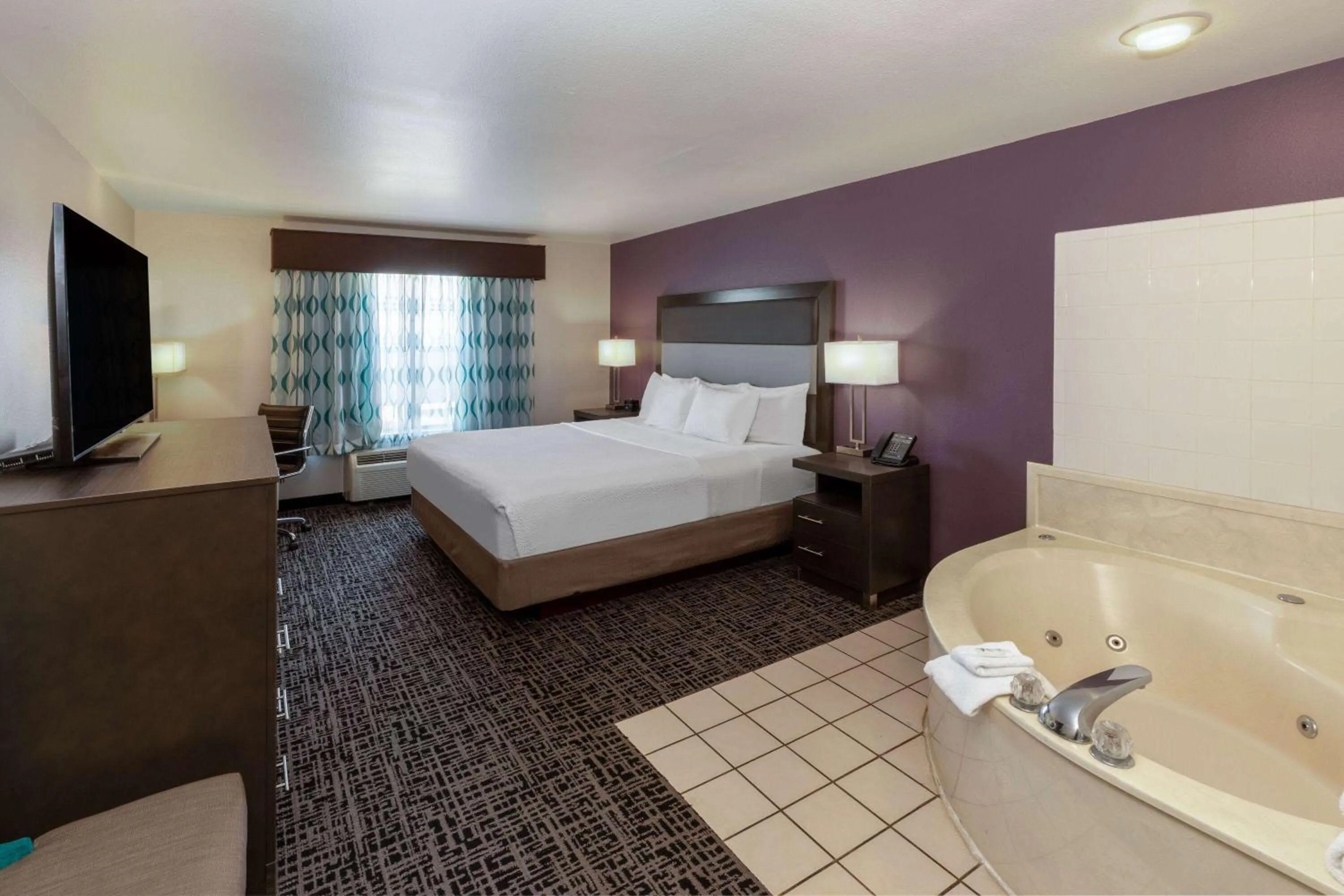 1 King Bed, Jetted Tub, Non-Smoking in La Quinta by Wyndham Rockwall