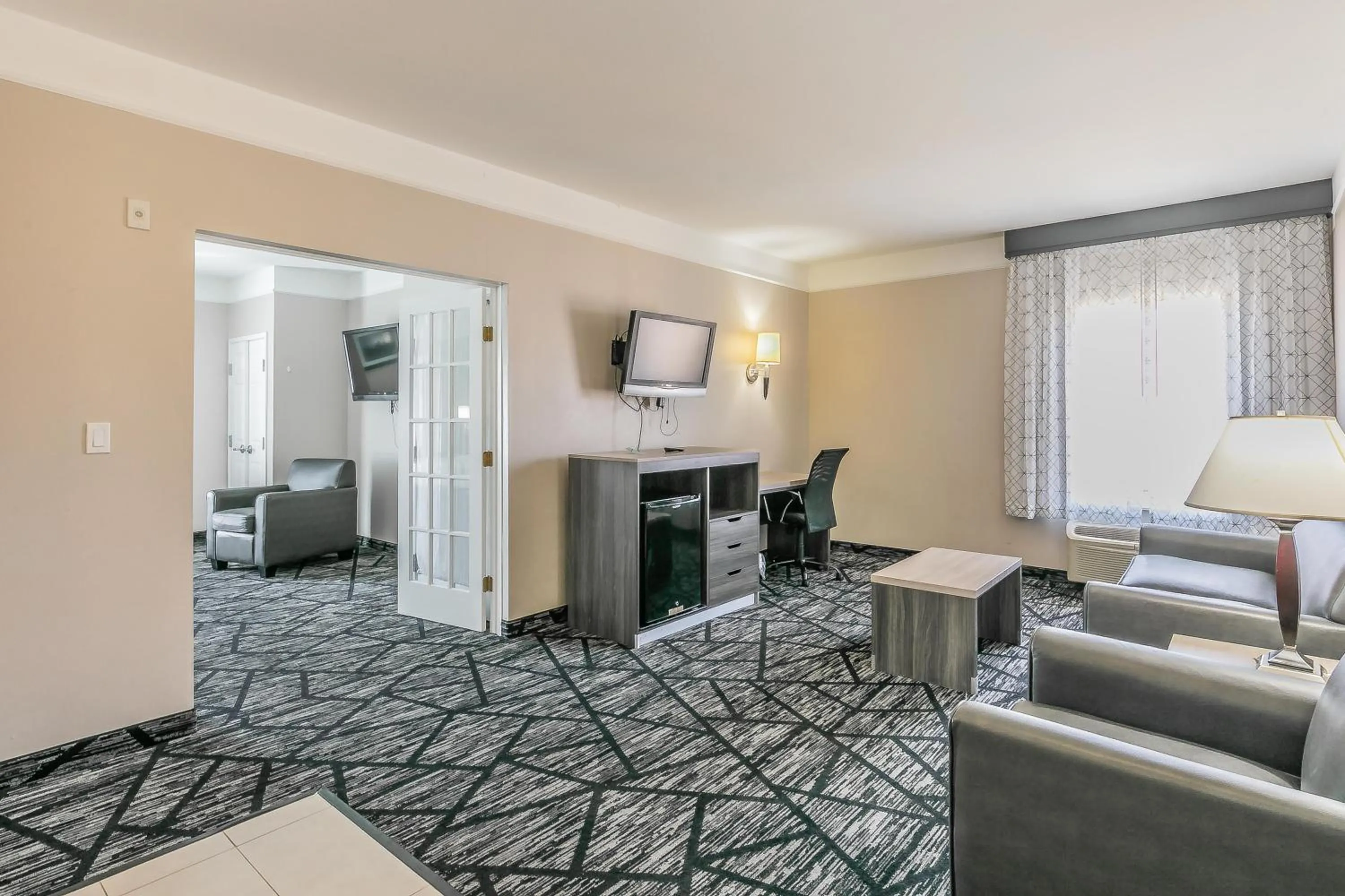 Presidential Suite with Tub - Mobility Accessible/Non-Smoking in La Quinta by Wyndham Granbury