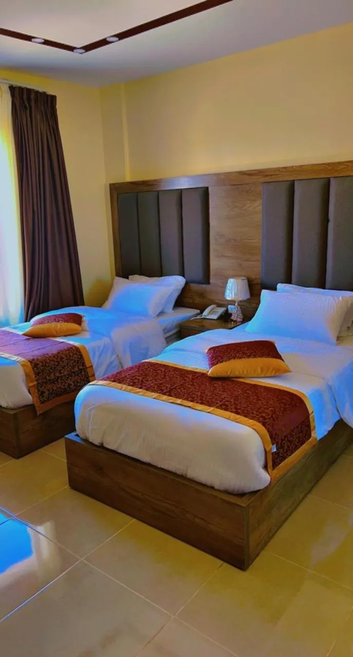 Deluxe Twin Room in Shaqilath Hotel