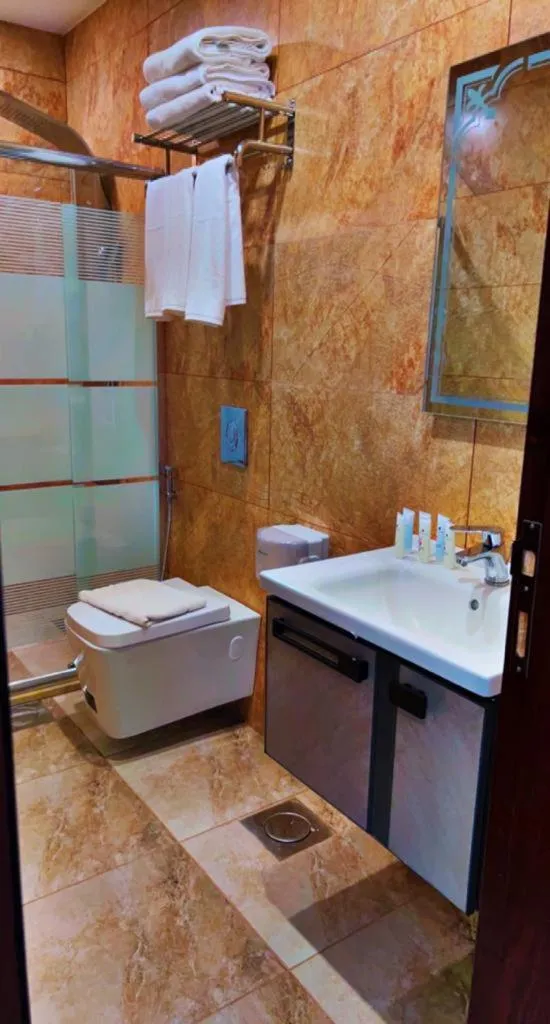 Deluxe Double Room in Shaqilath Hotel