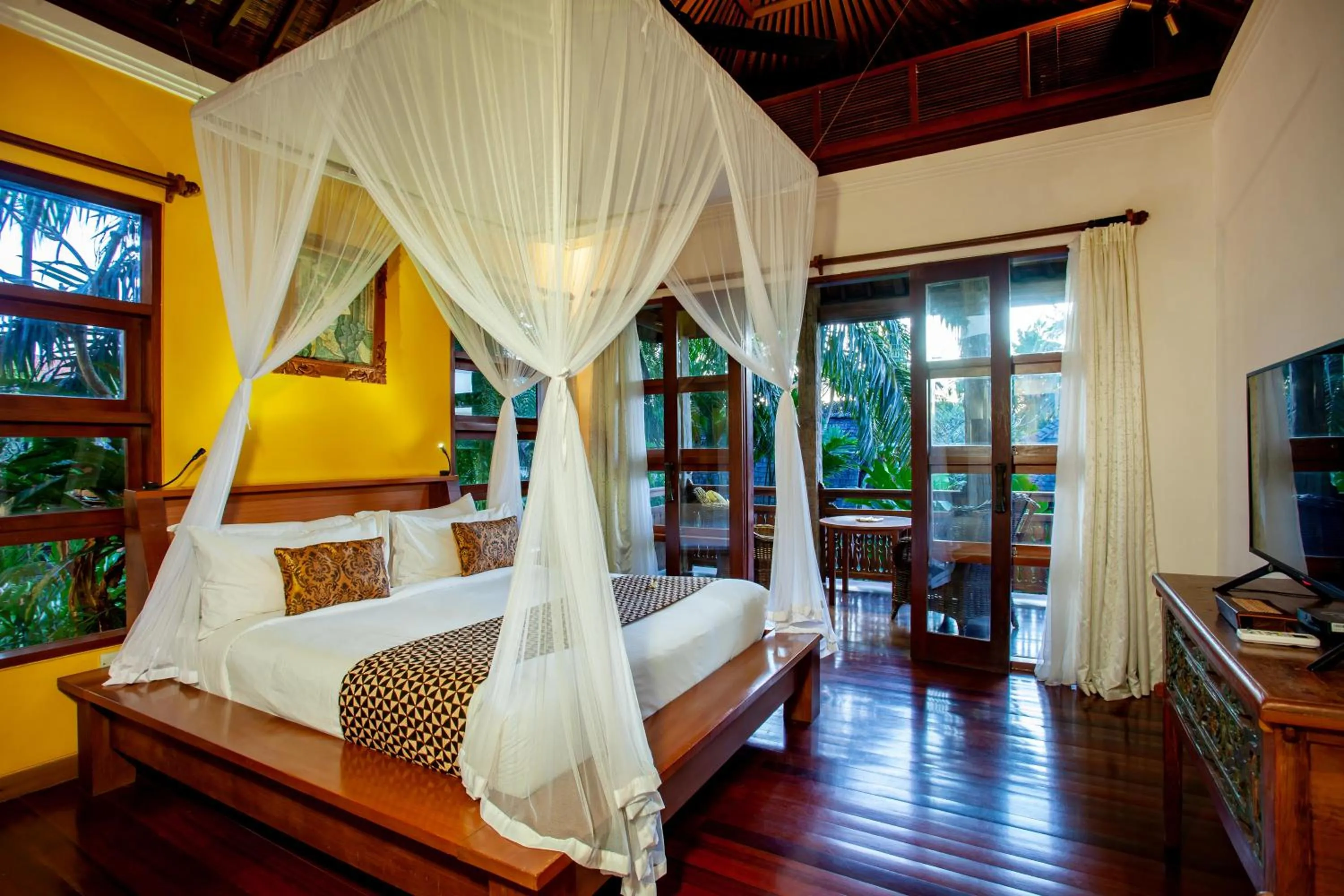 Deluxe Double Room with Shower in Aryaswara Villa Ubud